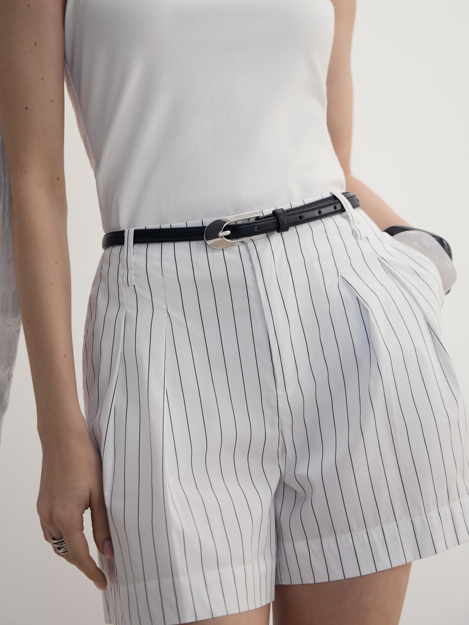 Slim belt with wide buckle