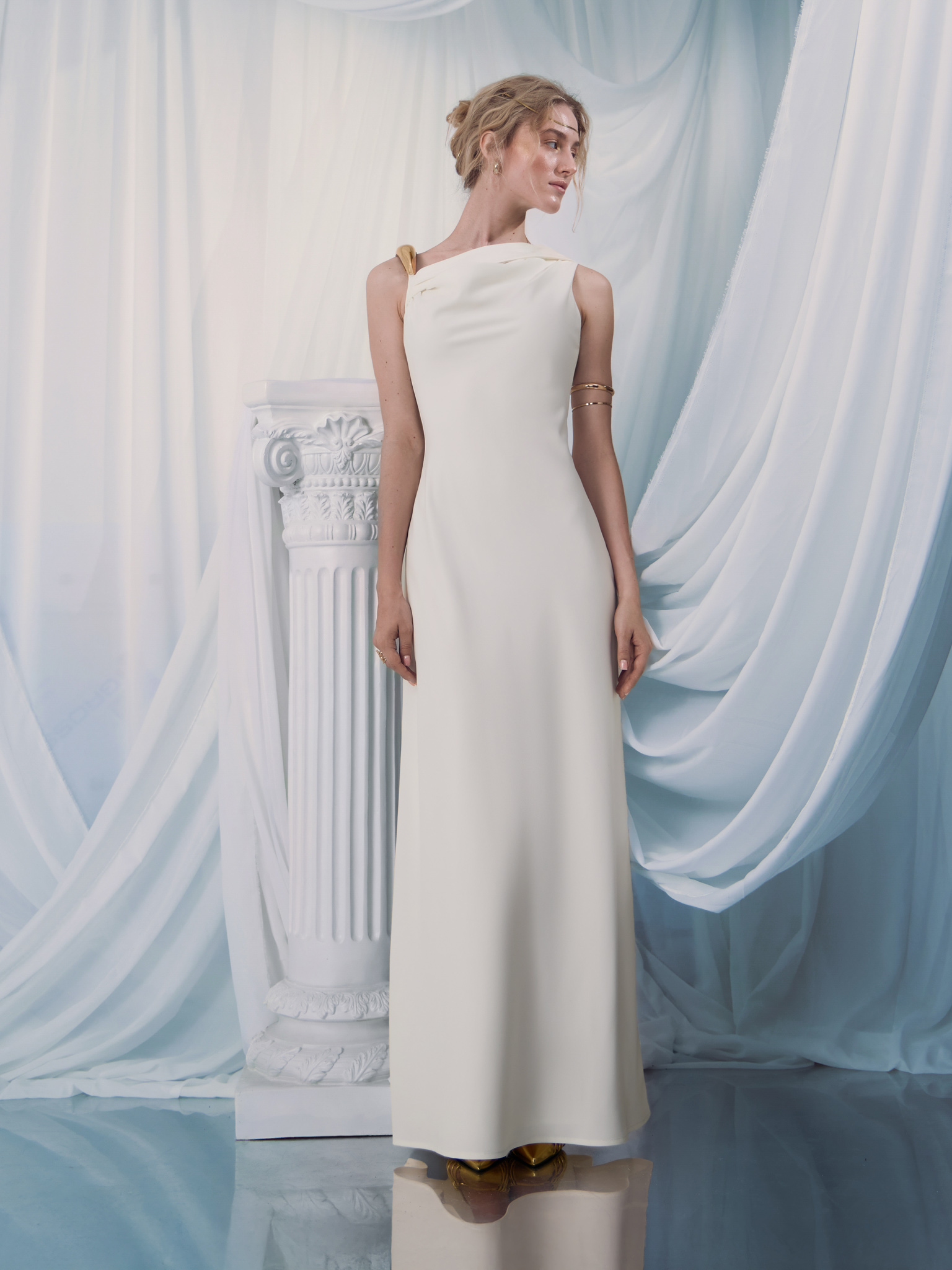 Maxi dress with metal halter