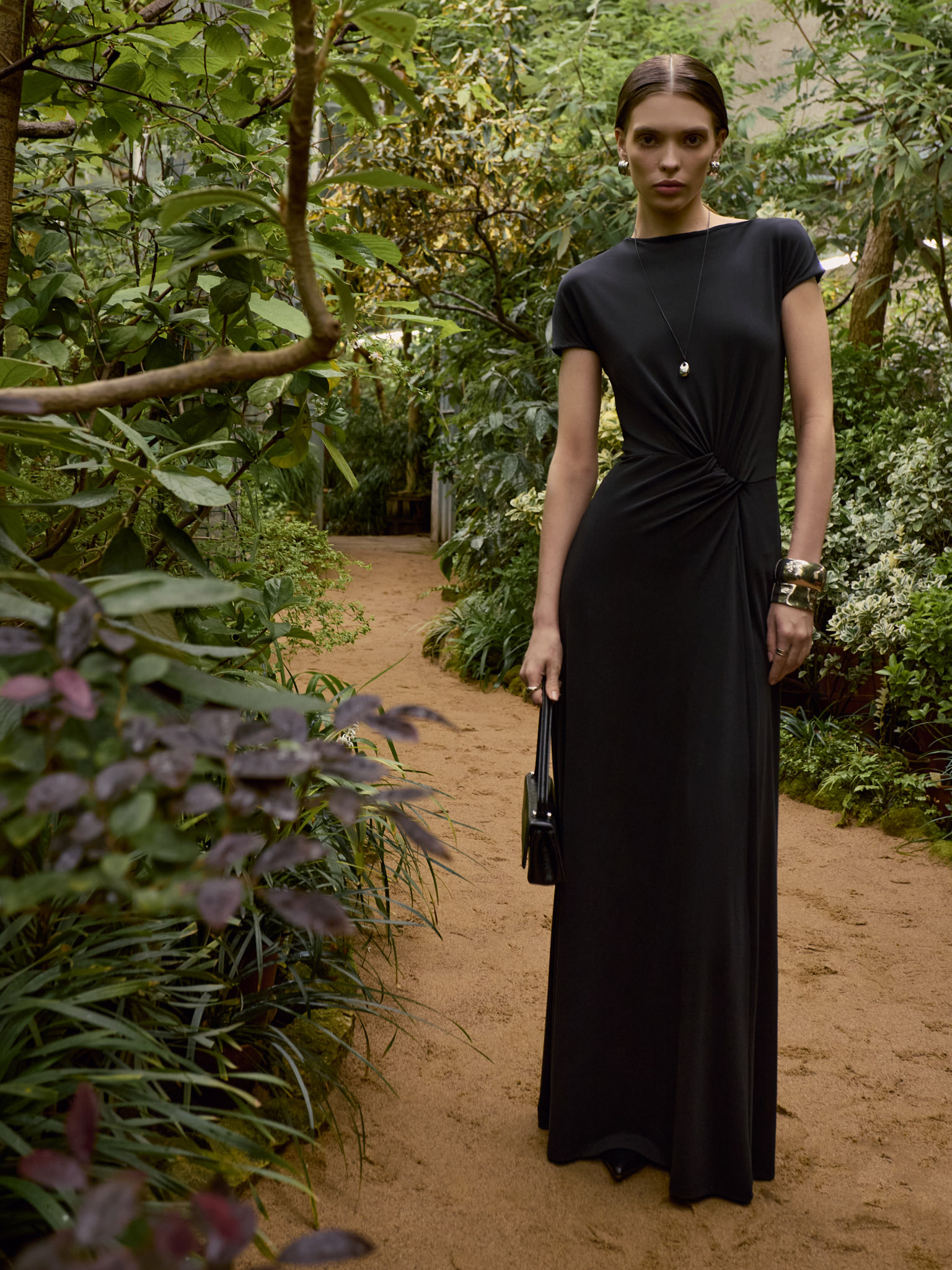 Трикотажное платье макси с драпировкой на талии