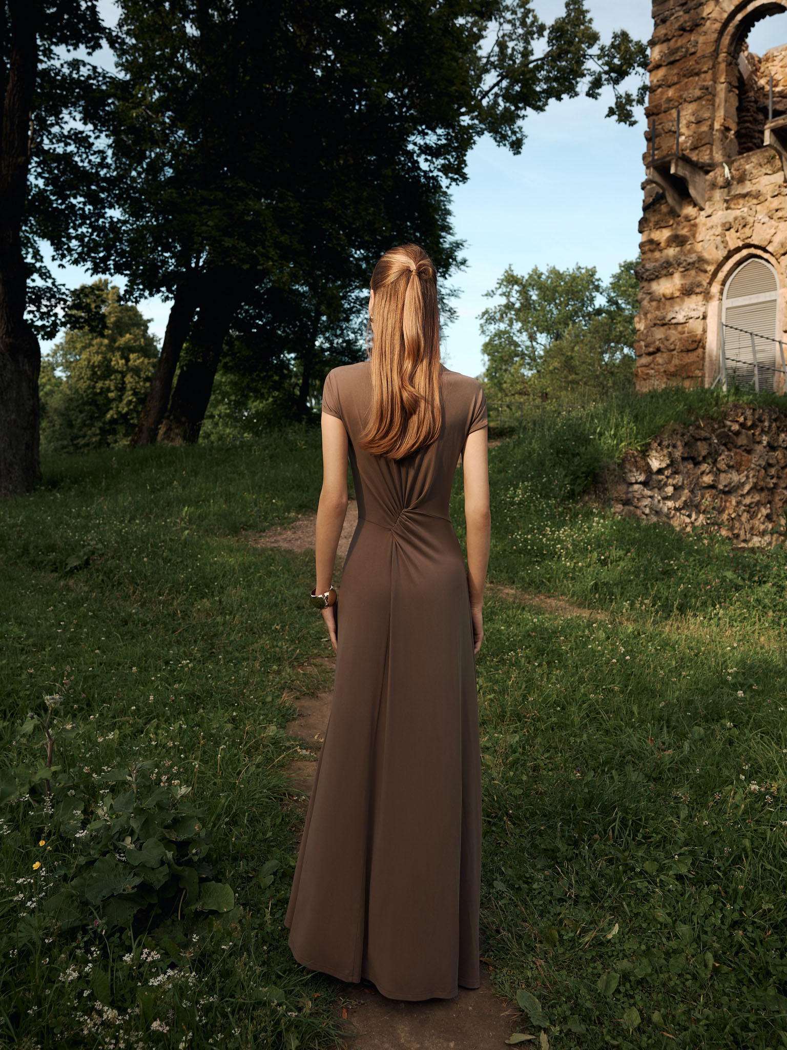 Robe maxi en maille avec ceinture drapée