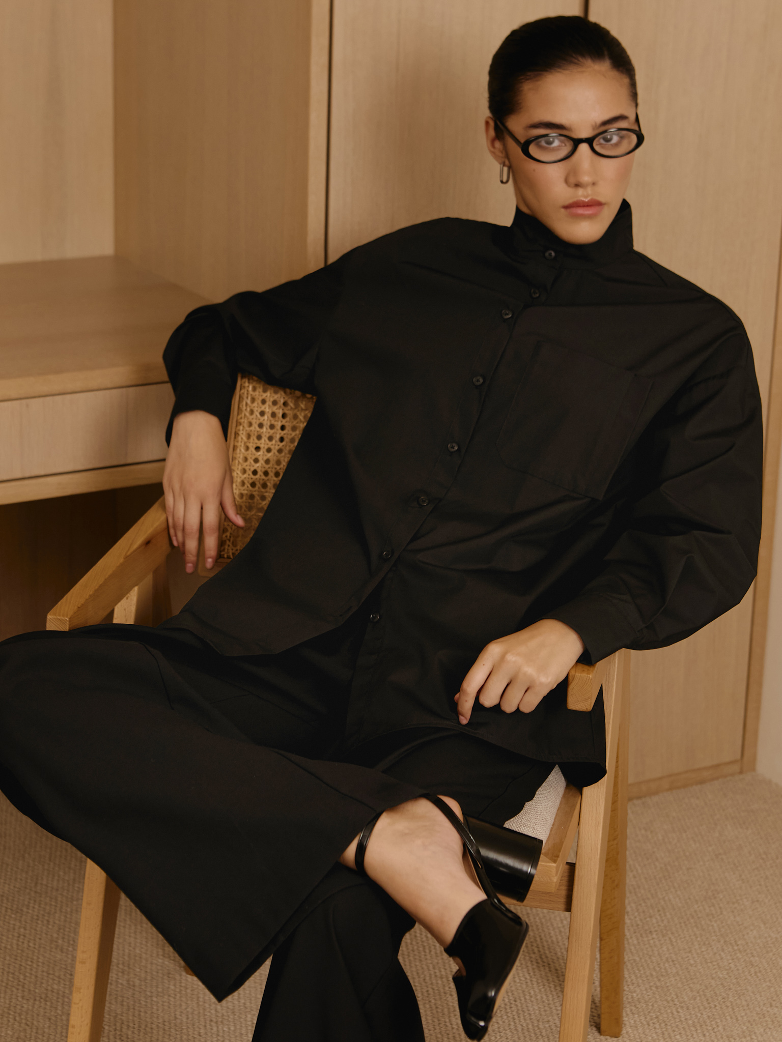 Loose fit shirt with a stand-up collar