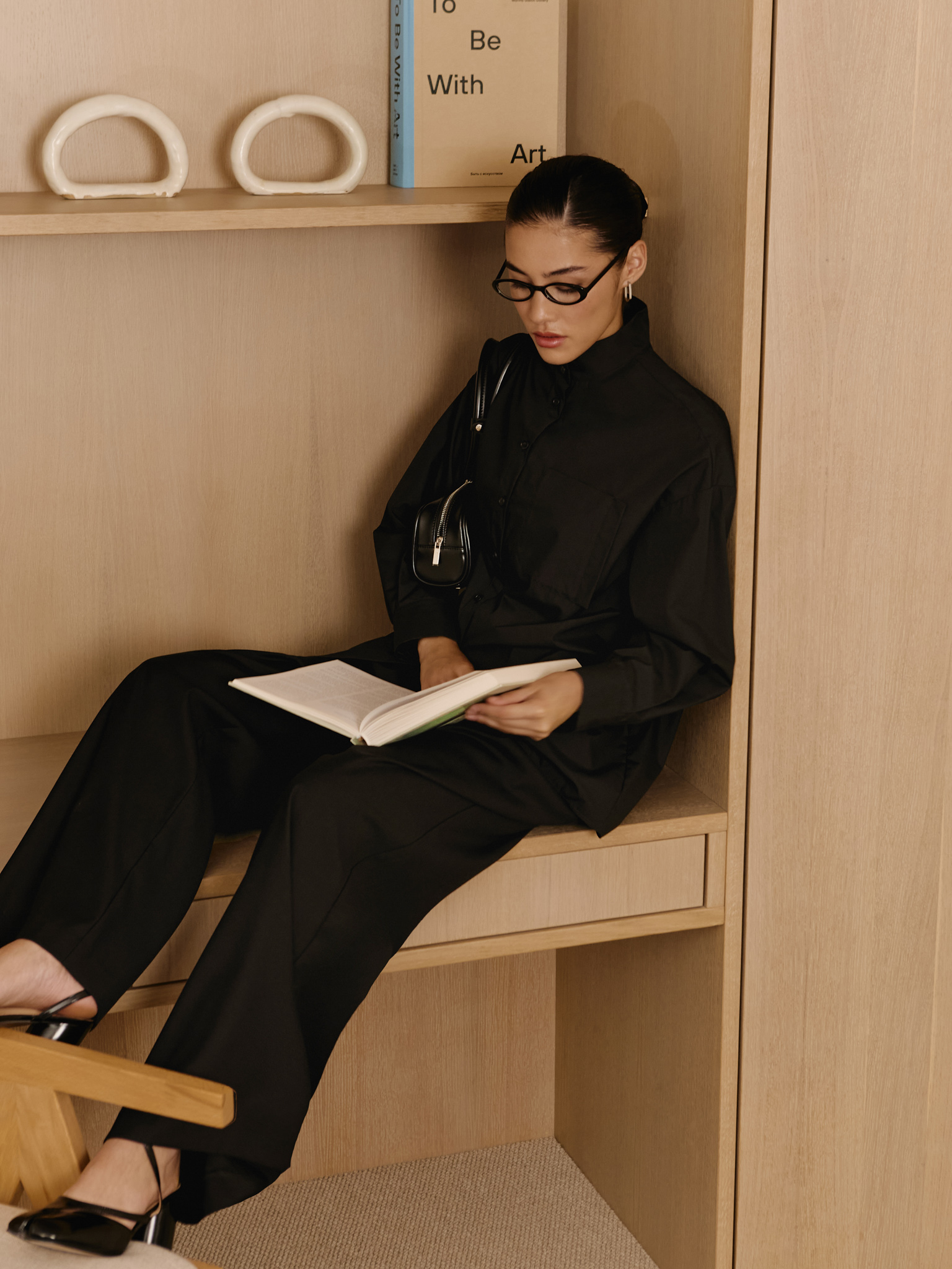 Loose fit shirt with a stand-up collar