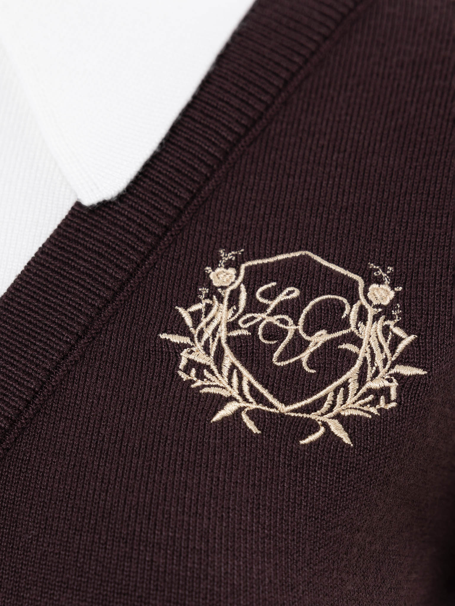 Knitted polo with contrasting vest and embroidery