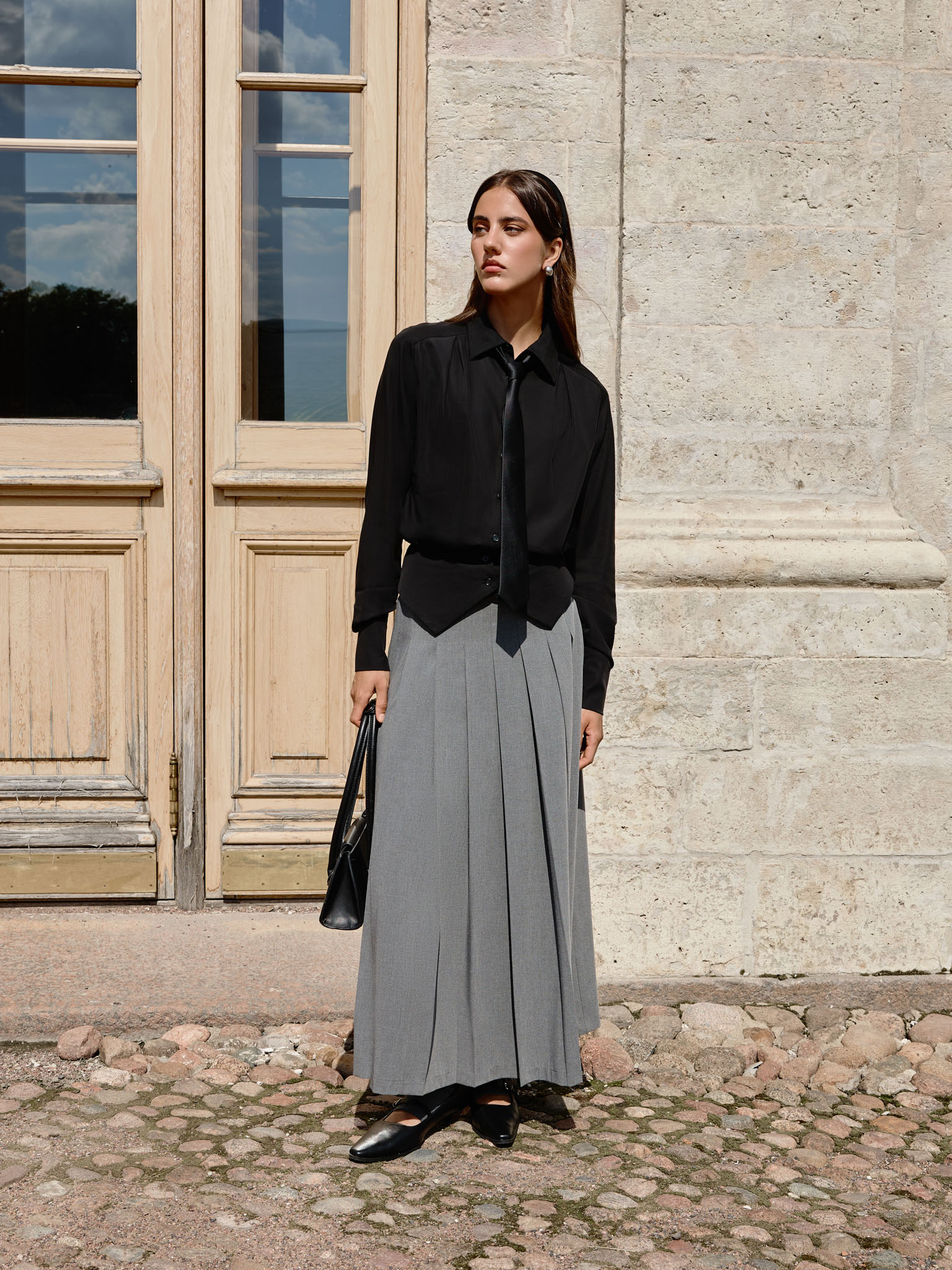 Lightweight shirt with basque