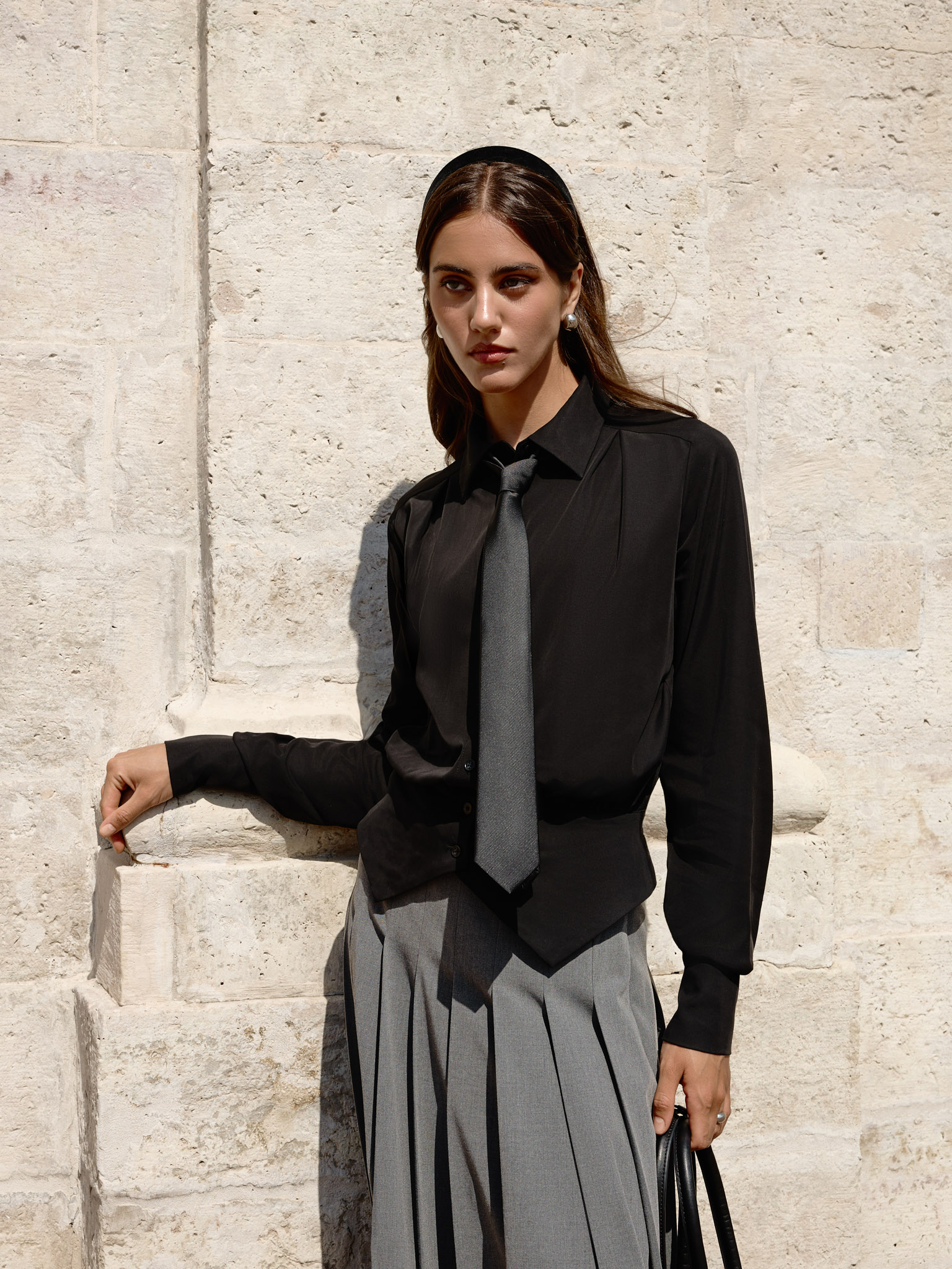 Lightweight shirt with basque