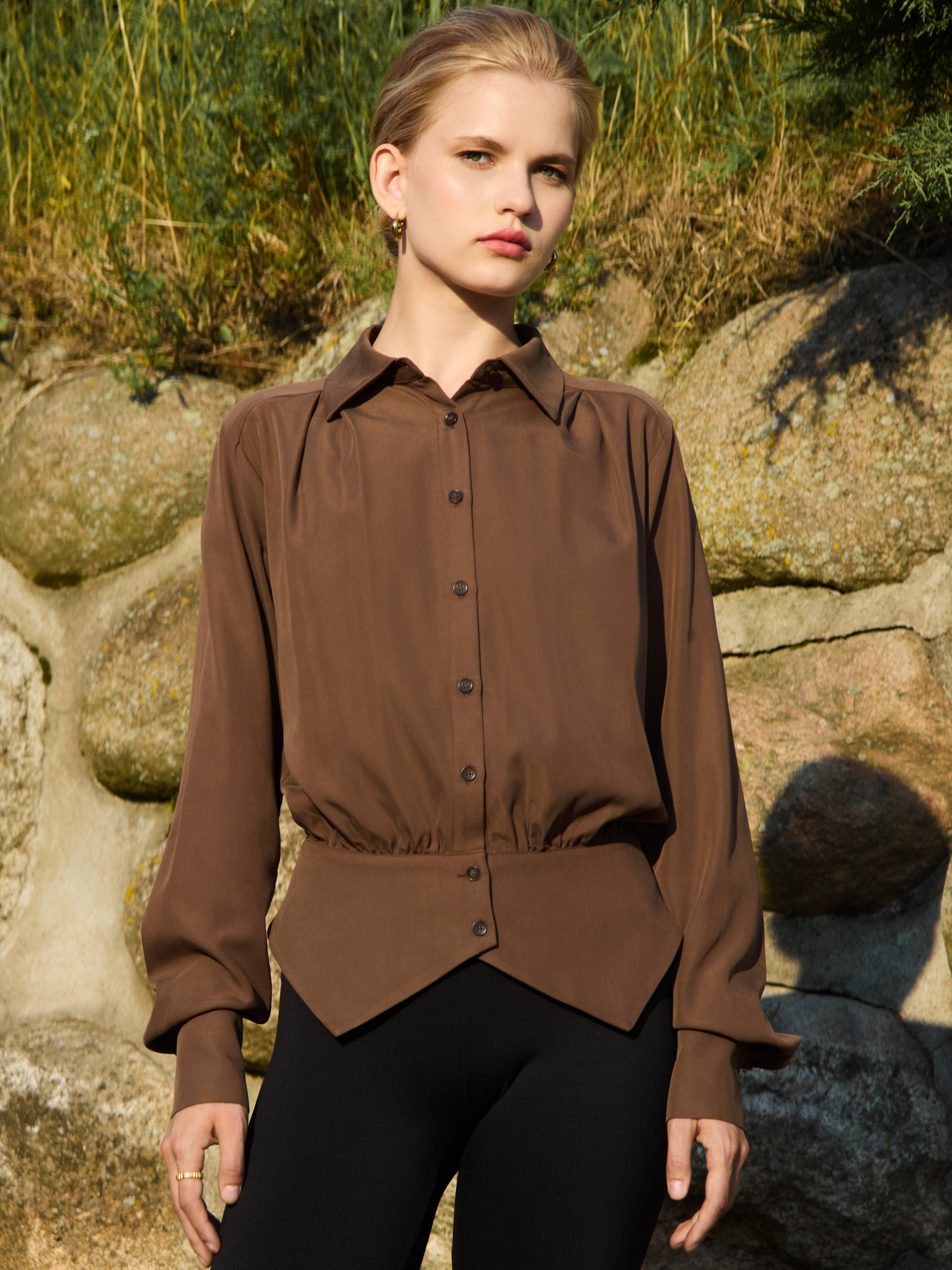 Lightweight shirt with basque