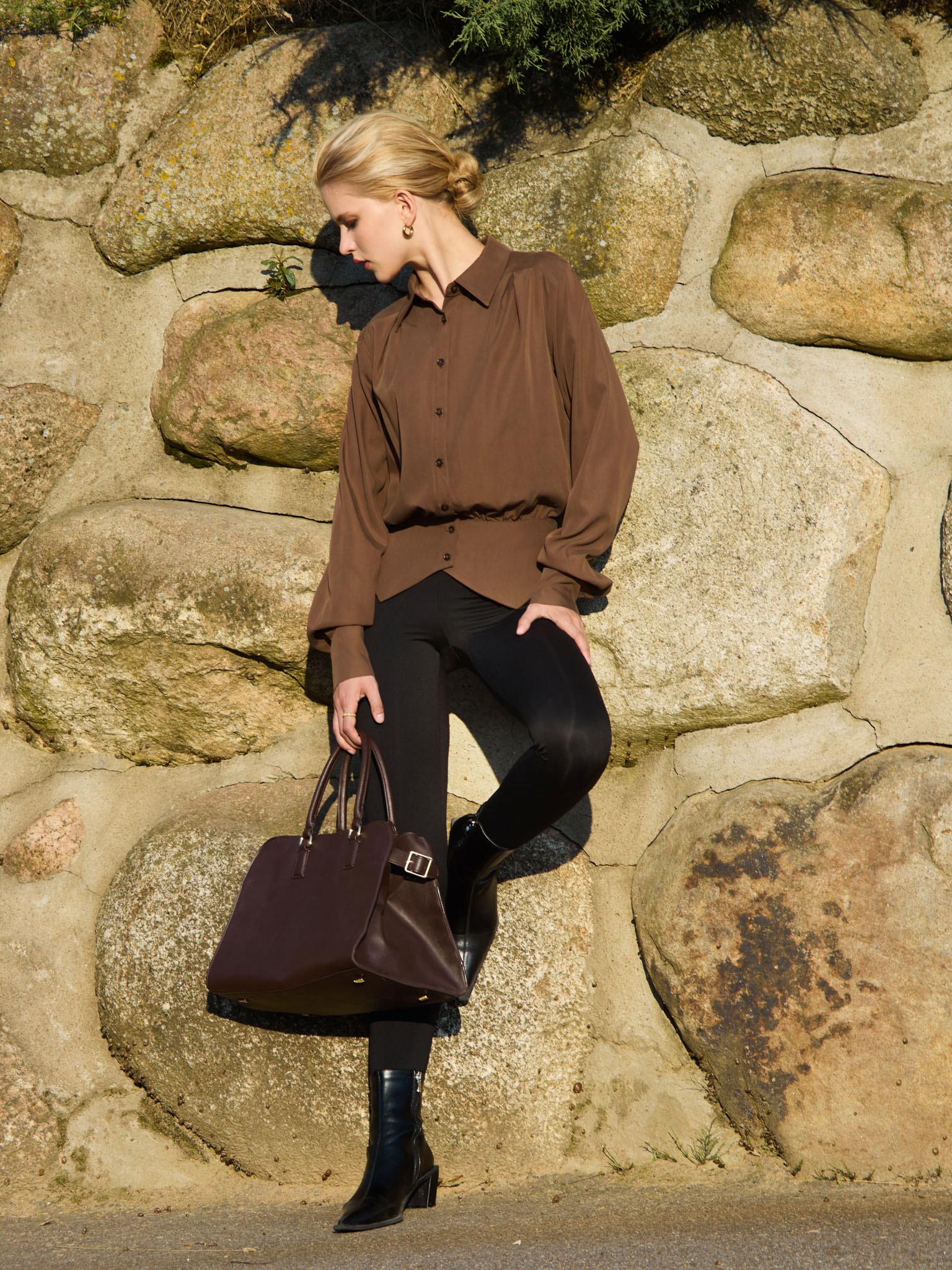 Lightweight shirt with basque