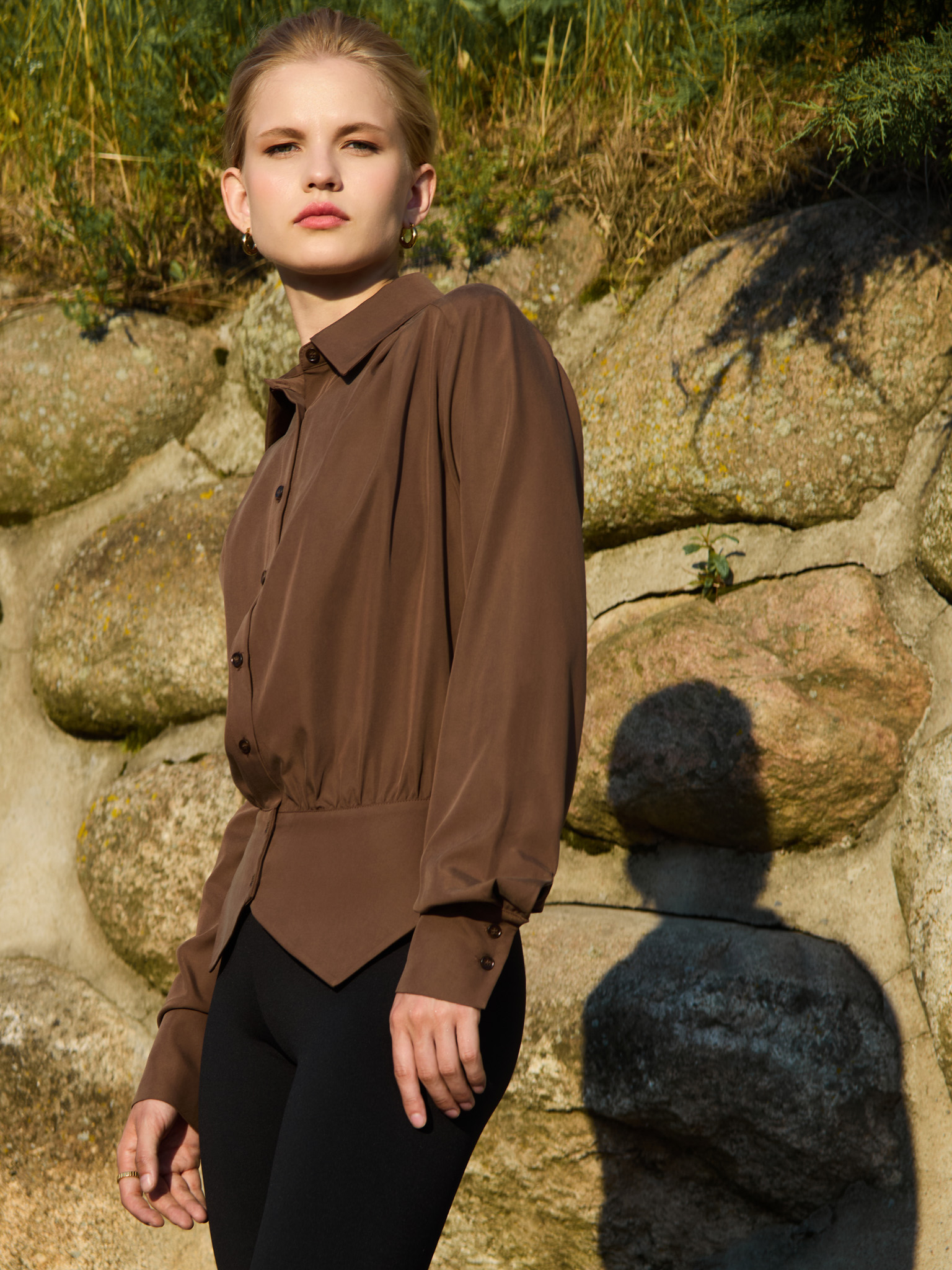 Lightweight shirt with basque