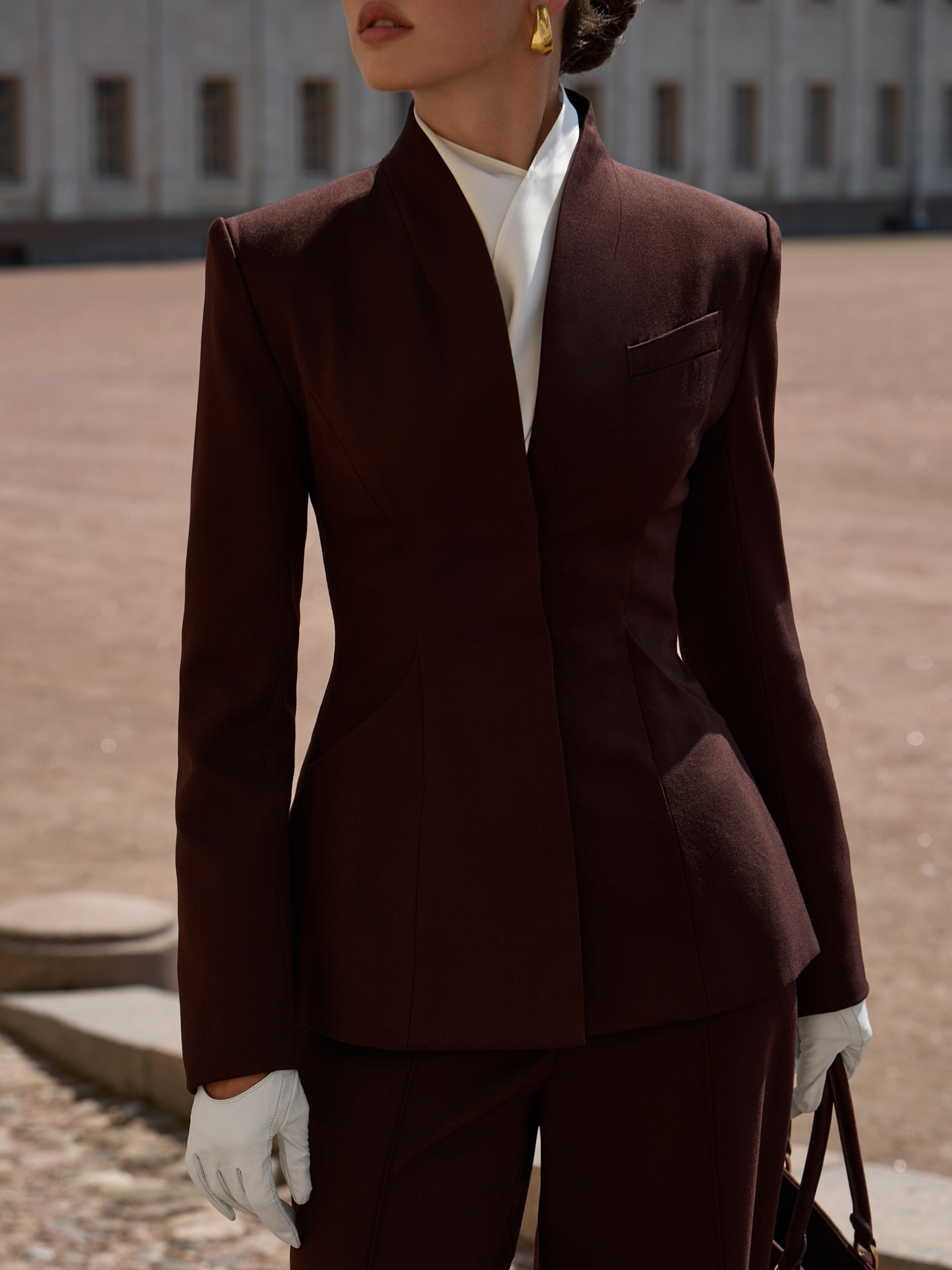 Приталенный жакет с воротником-стойкой