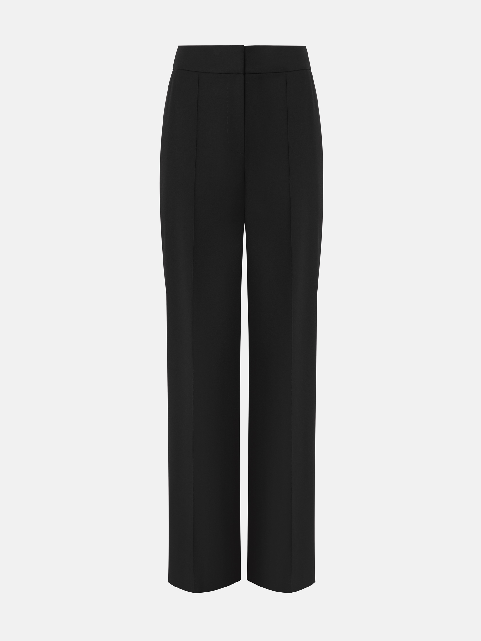Loose-fitting trousers with creases