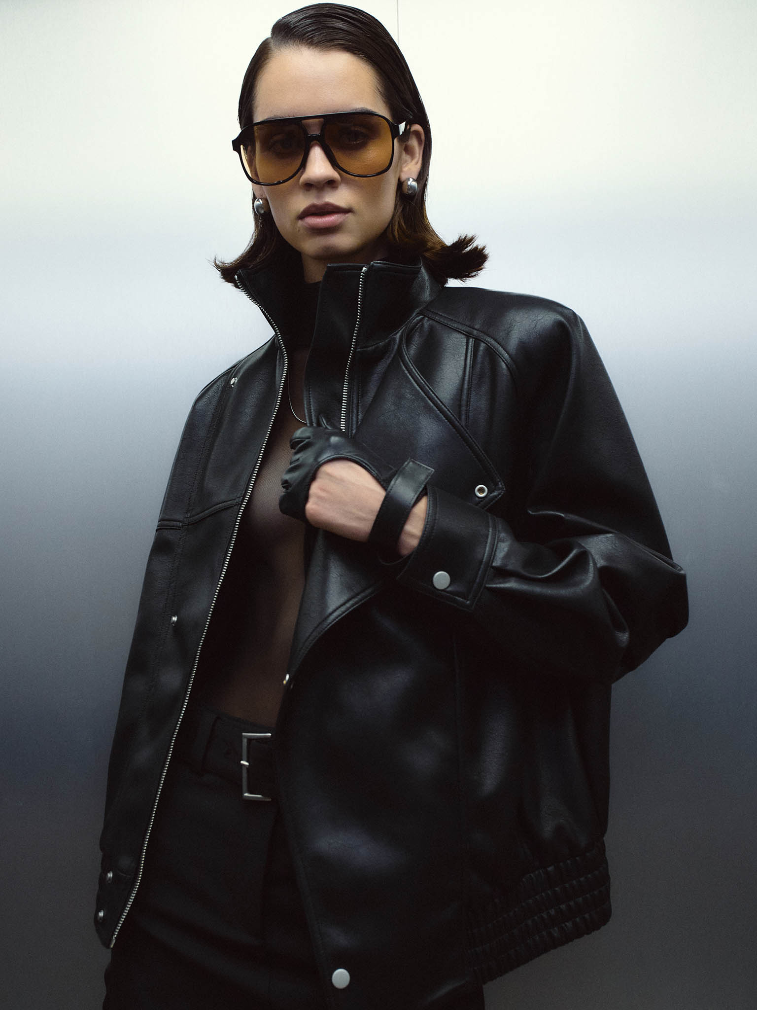 Kurtka oversize w stylu biker z asymetrycznym zapięciem