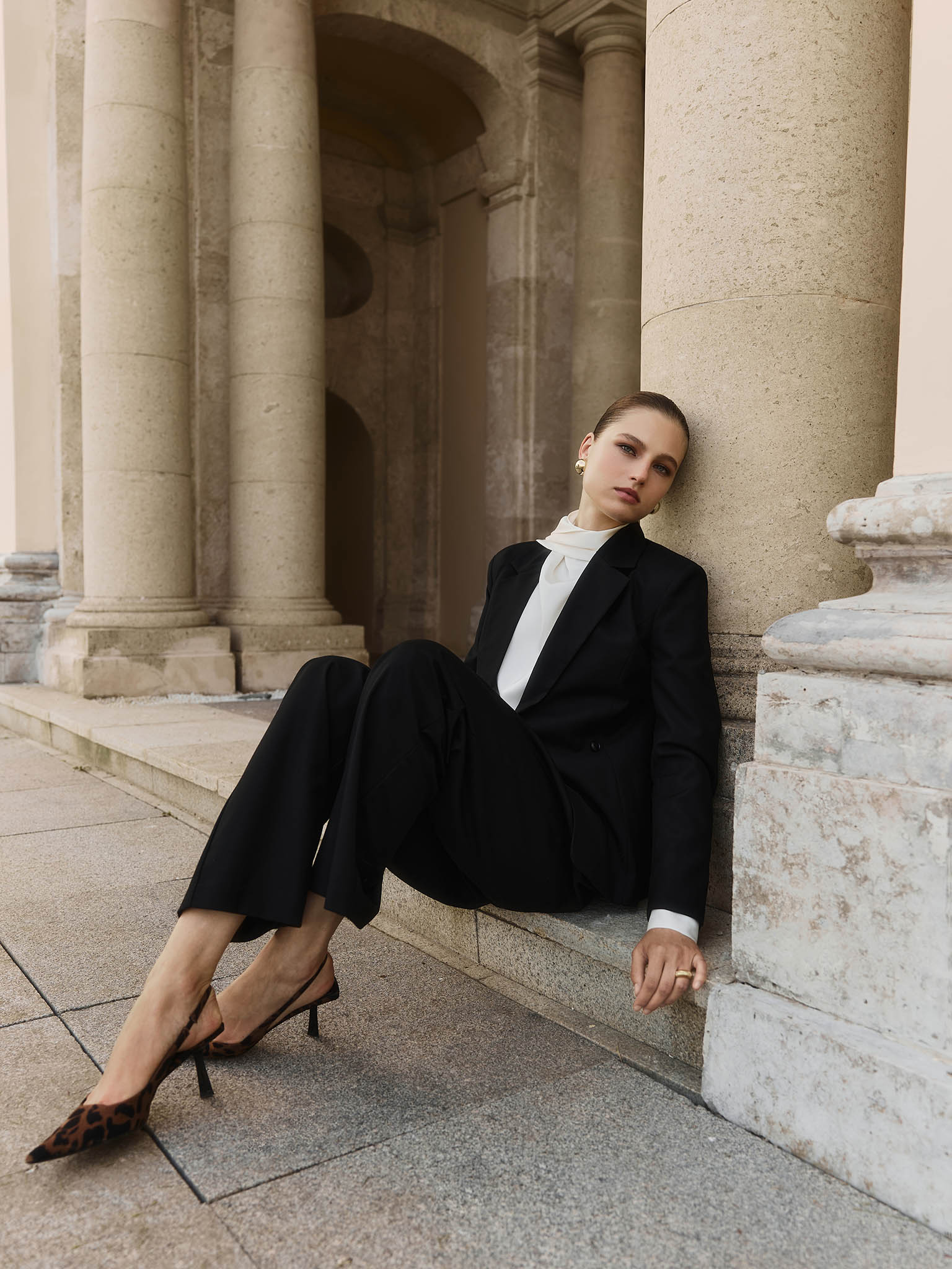 Flared jacket with asymmetrical button fastening
