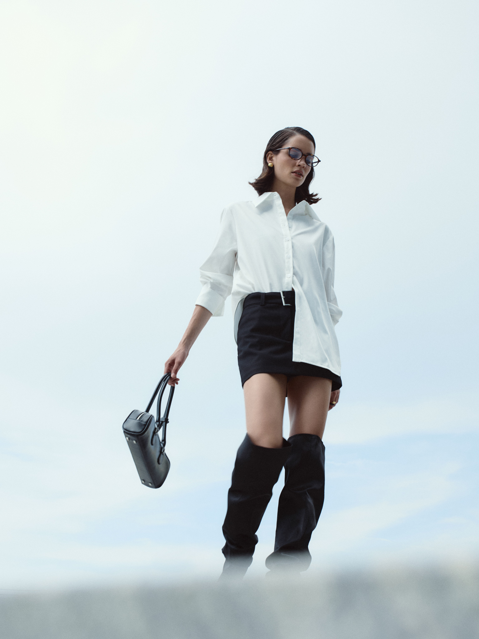 Straight cut shirt with triangular collar