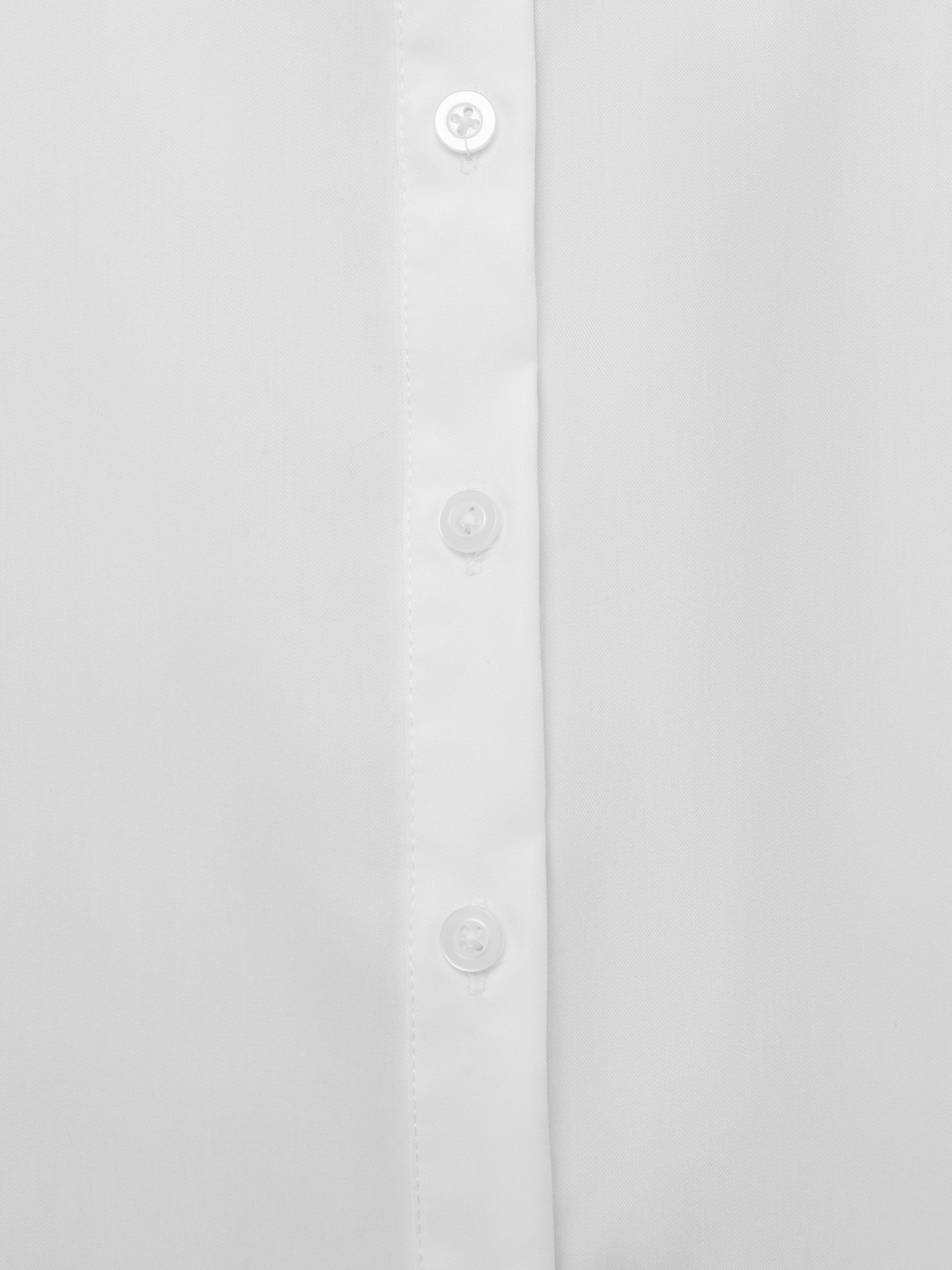 Straight cut shirt with triangular collar