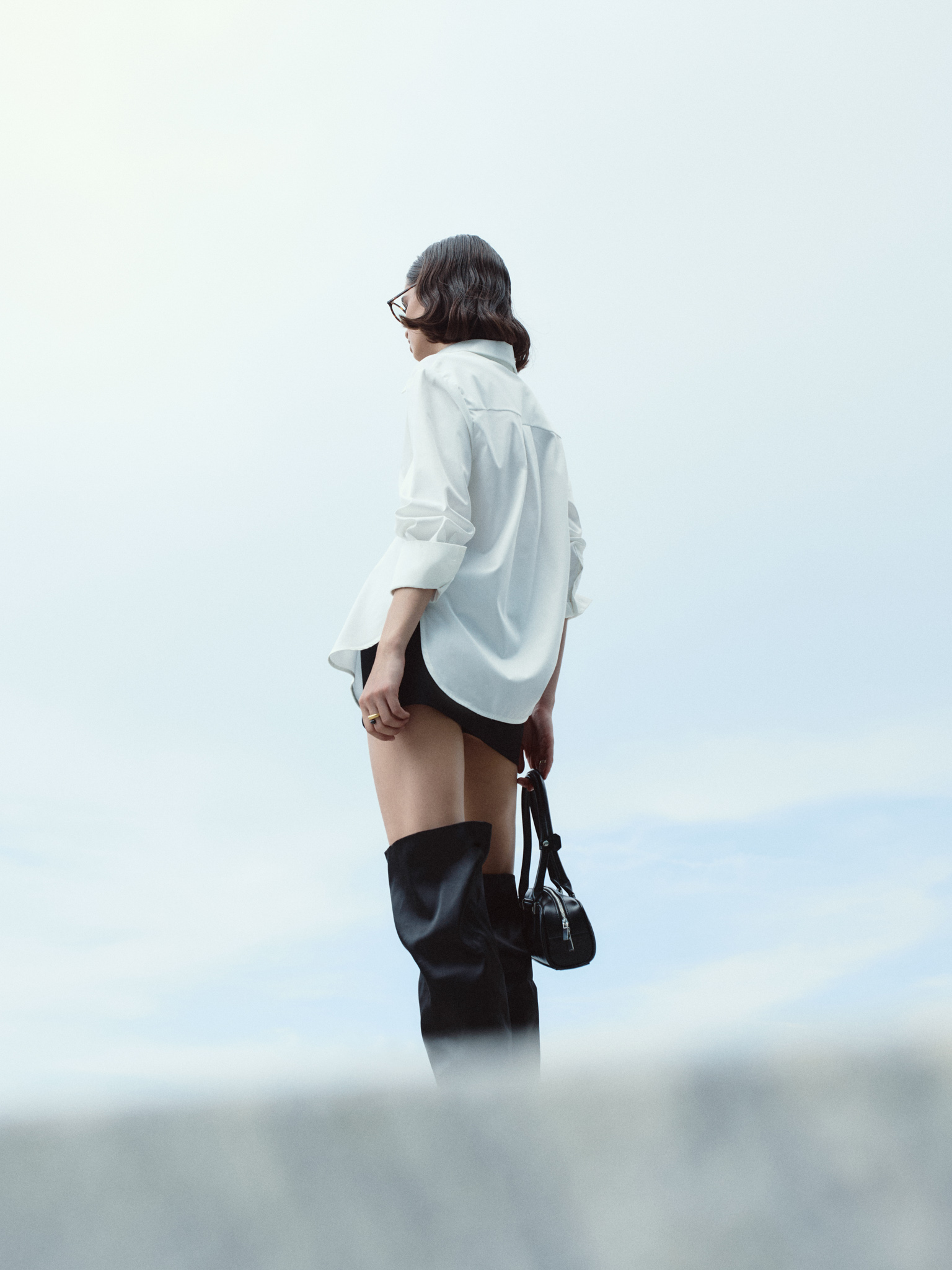 Straight cut shirt with triangular collar