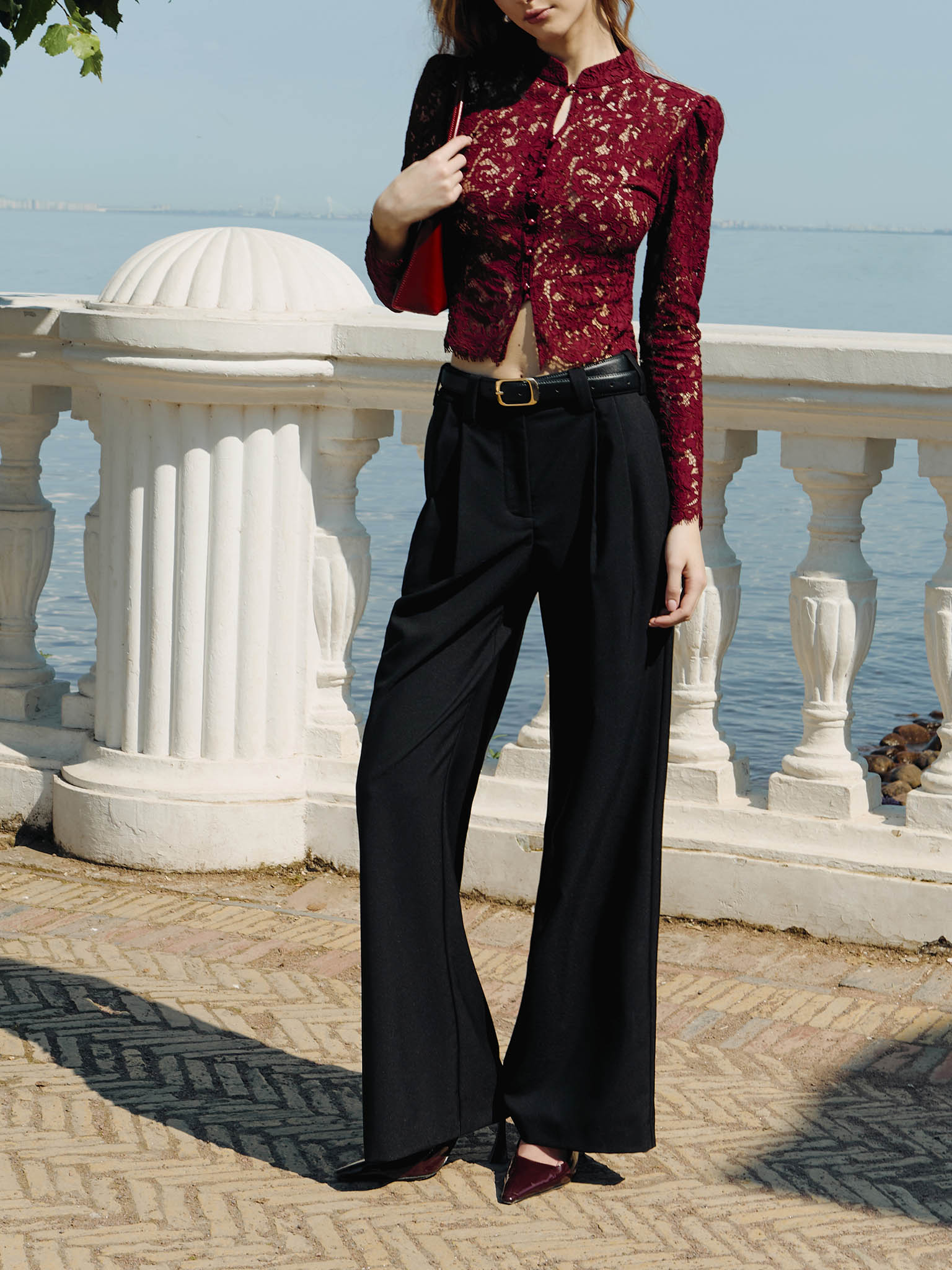 Bluzka z gipiury z guzikami ton w ton