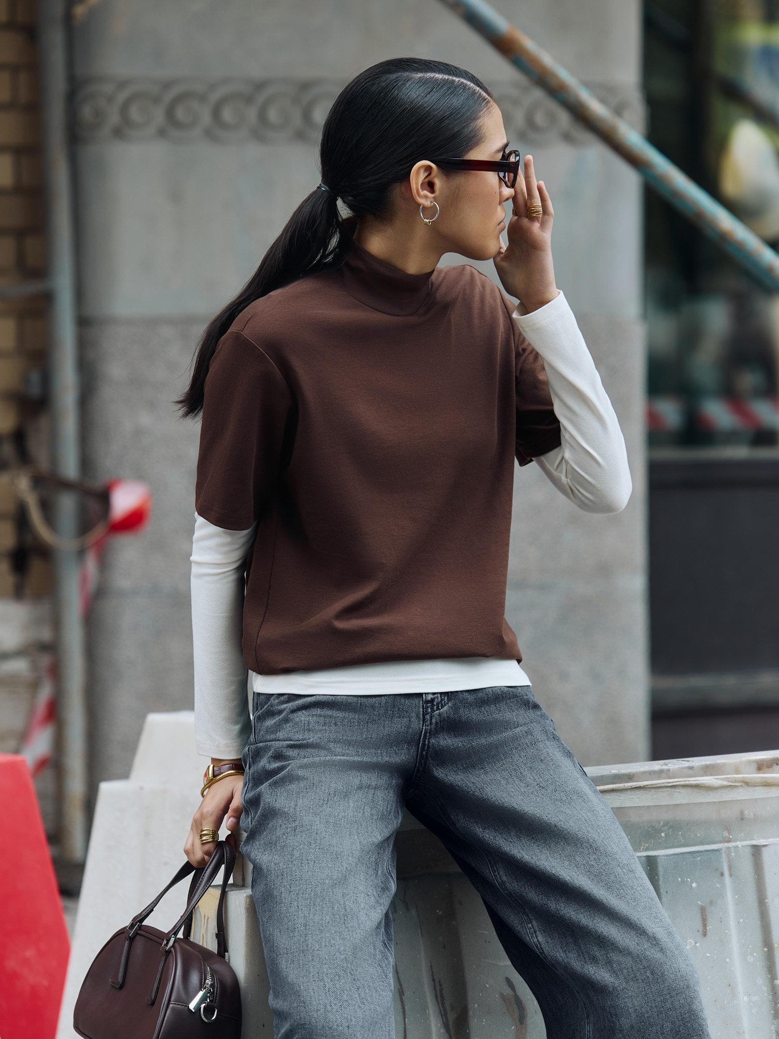 Loose distressed jeans with waist ties