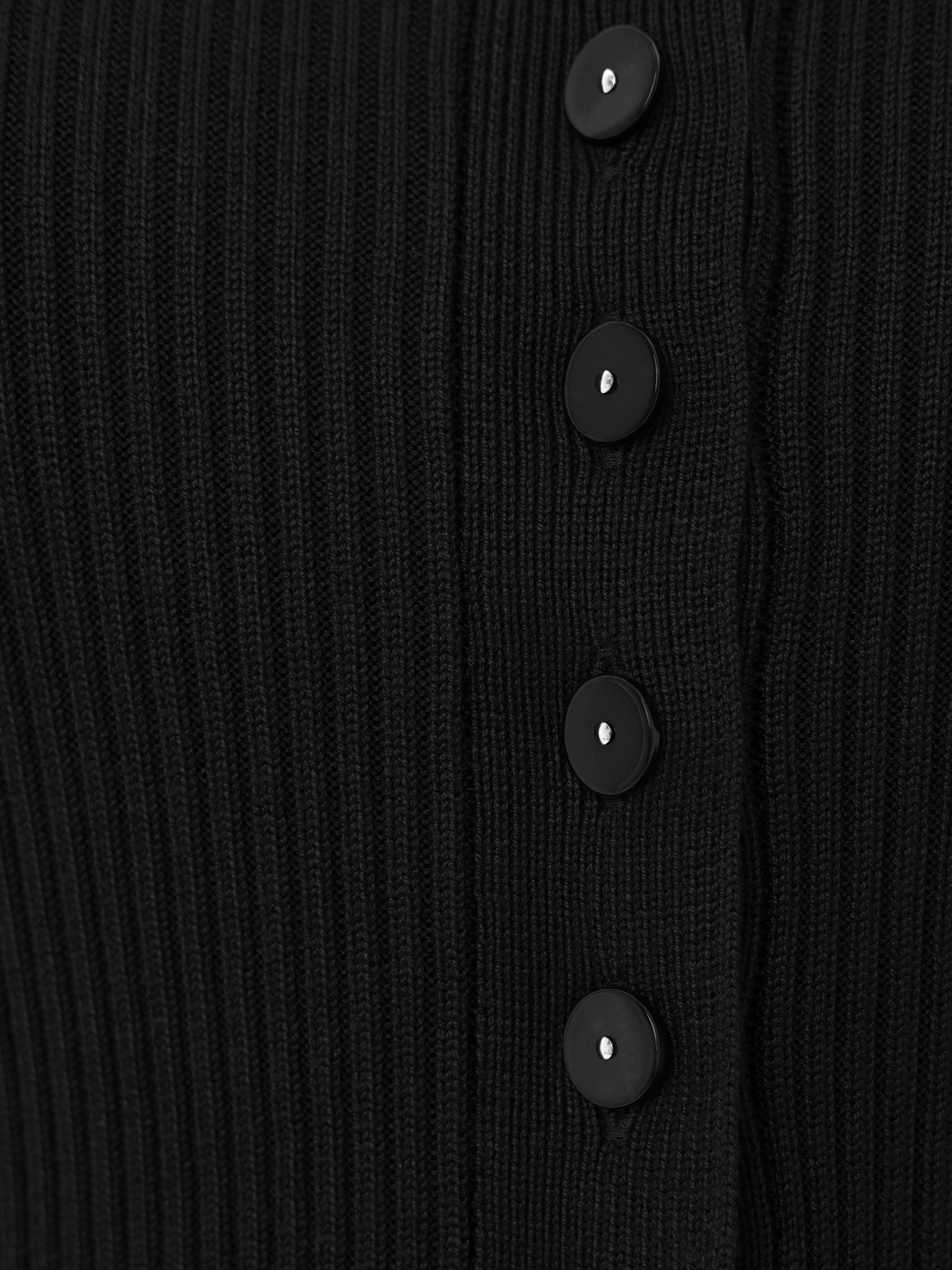 Smooth knitted cardigan with small buttons