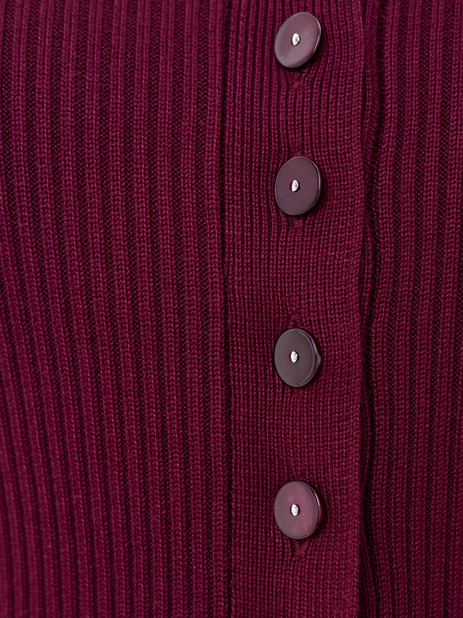 Smooth knitted cardigan with small buttons