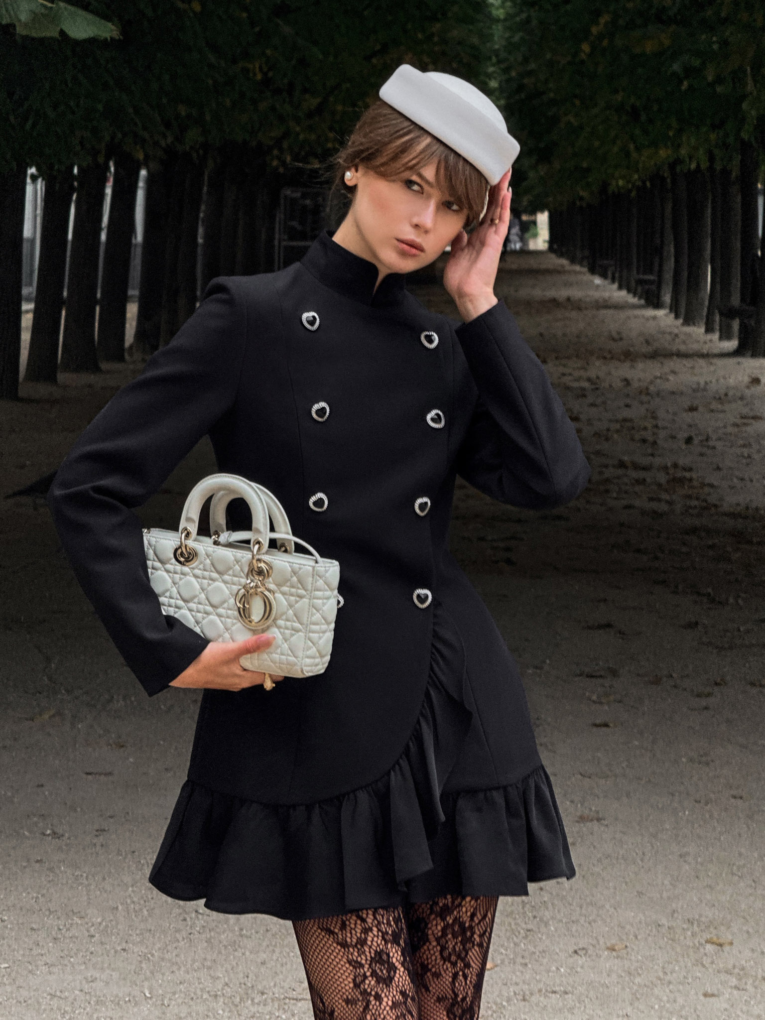 Żakietowa sukienka mini z guzikami w kształcie serca