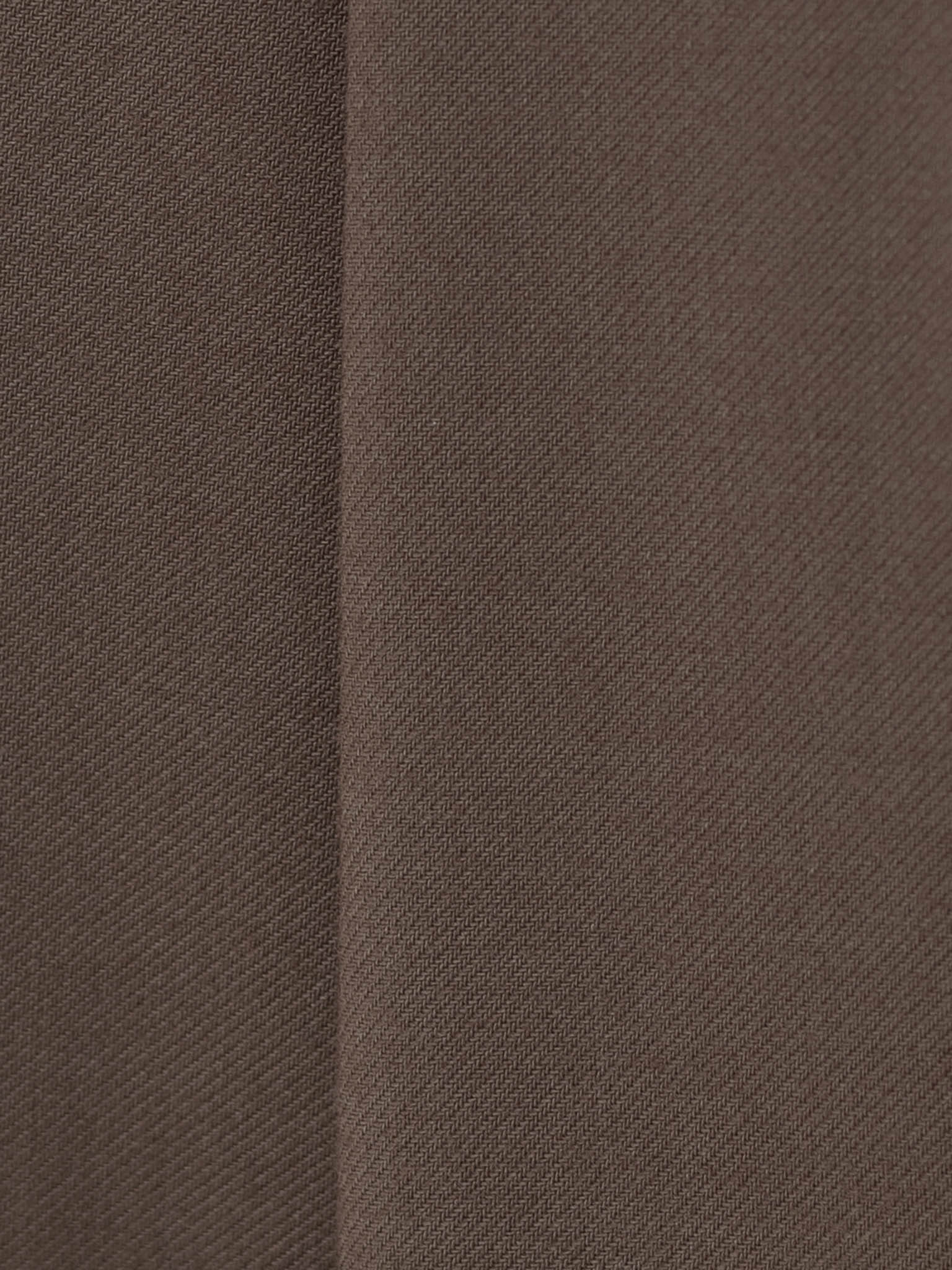 Брюки свободного кроя с защипами на талии