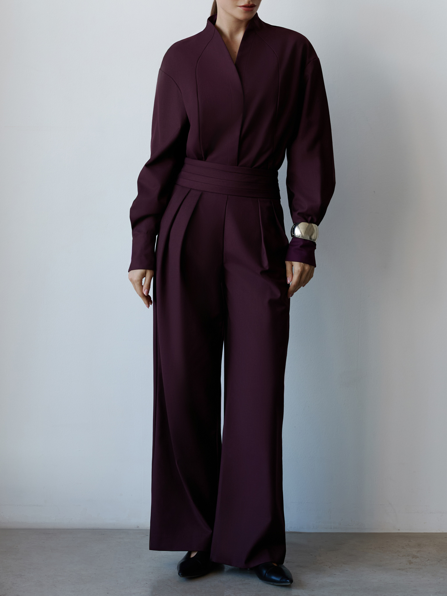 Complex cut shirt with hidden button fastening