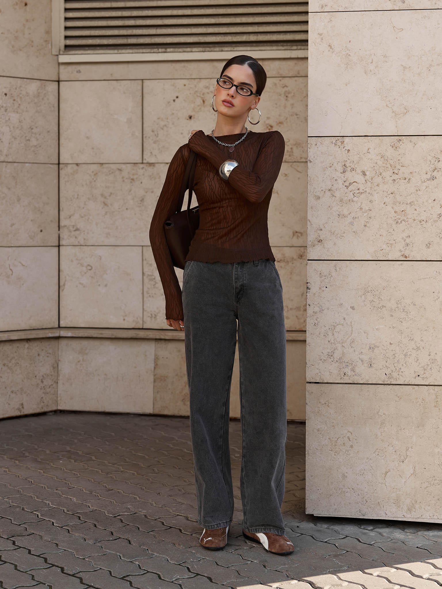 Loose mid-rise jeans