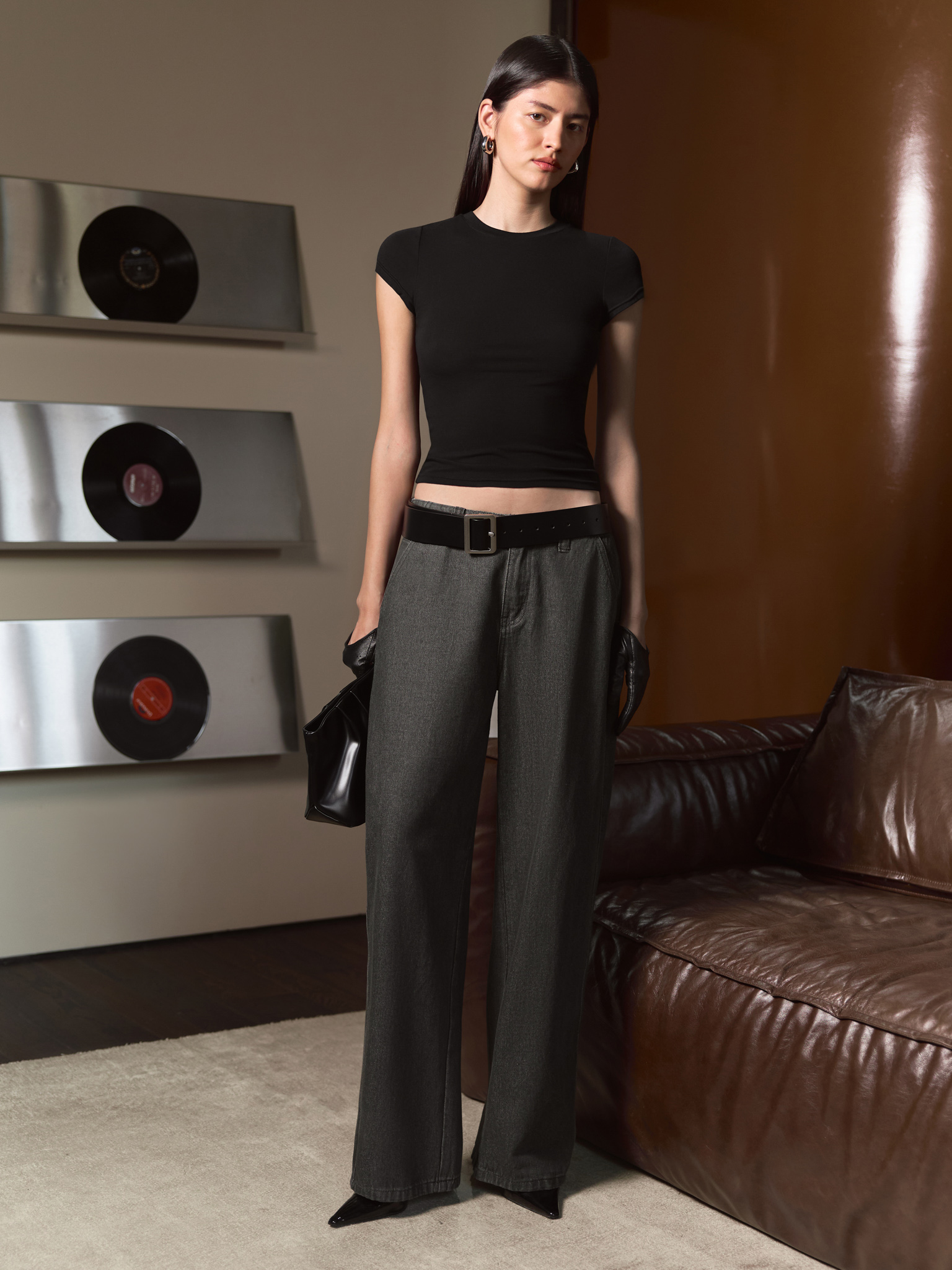 Loose jeans with waist pleats