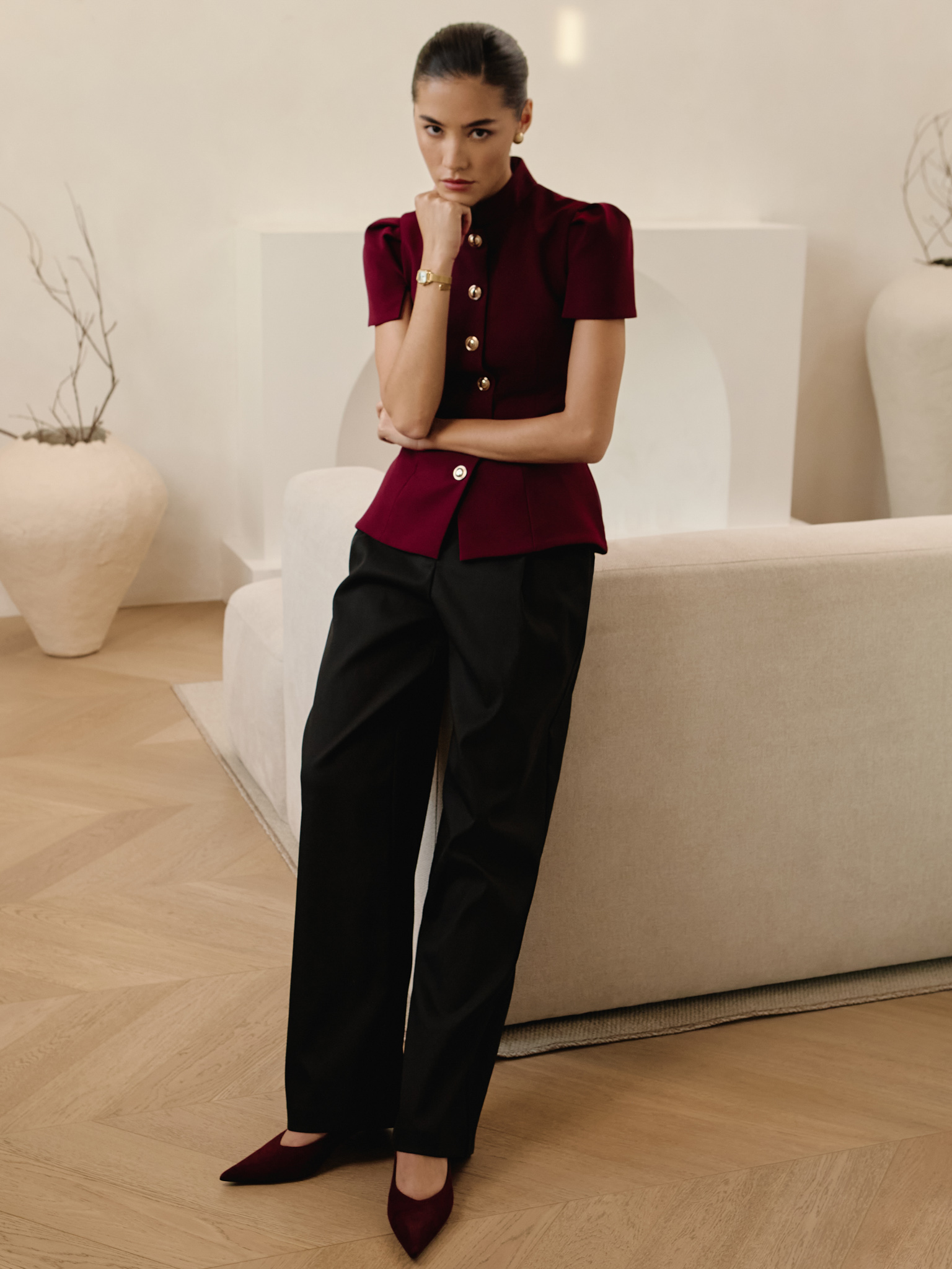 Loose mid-rise trousers with pleats