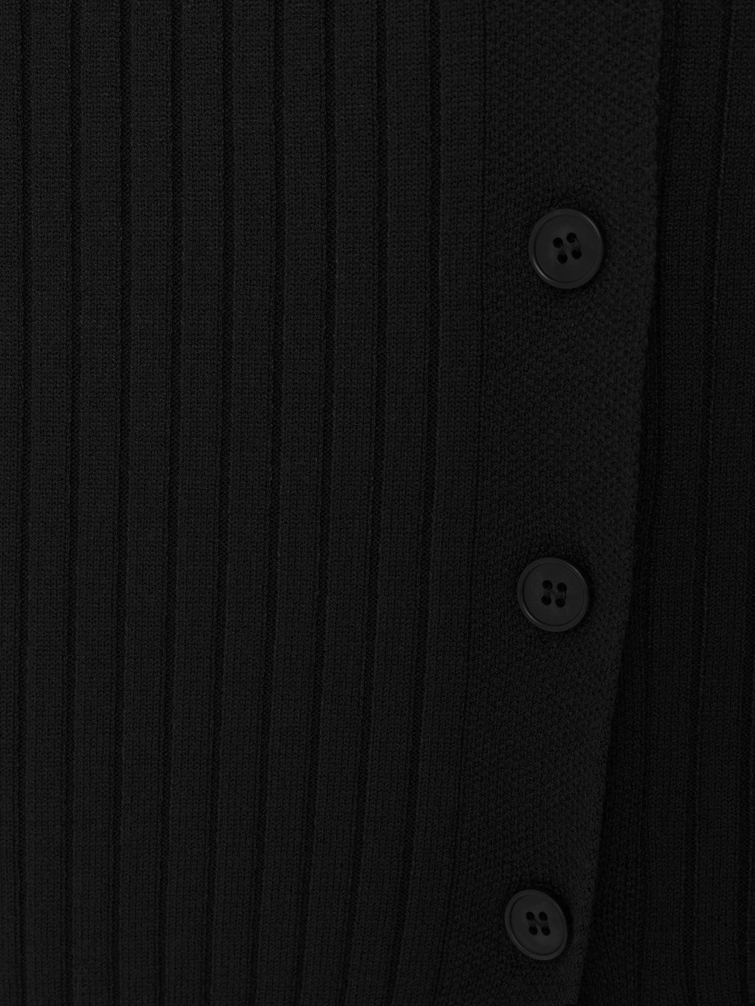 Robe longue en maille côtelée avec col triangulaire