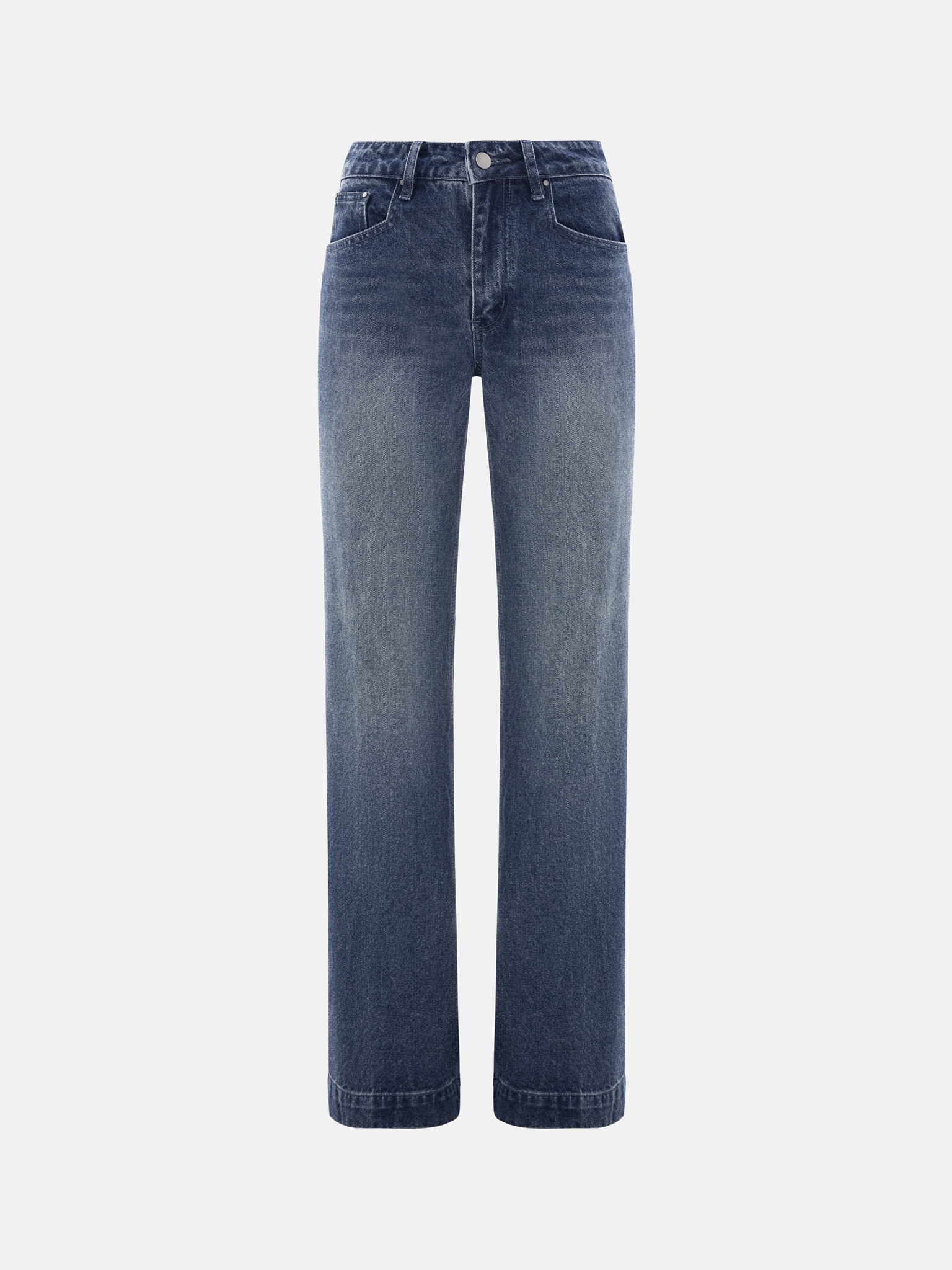 Loose jeans with distressed accent on the thighs