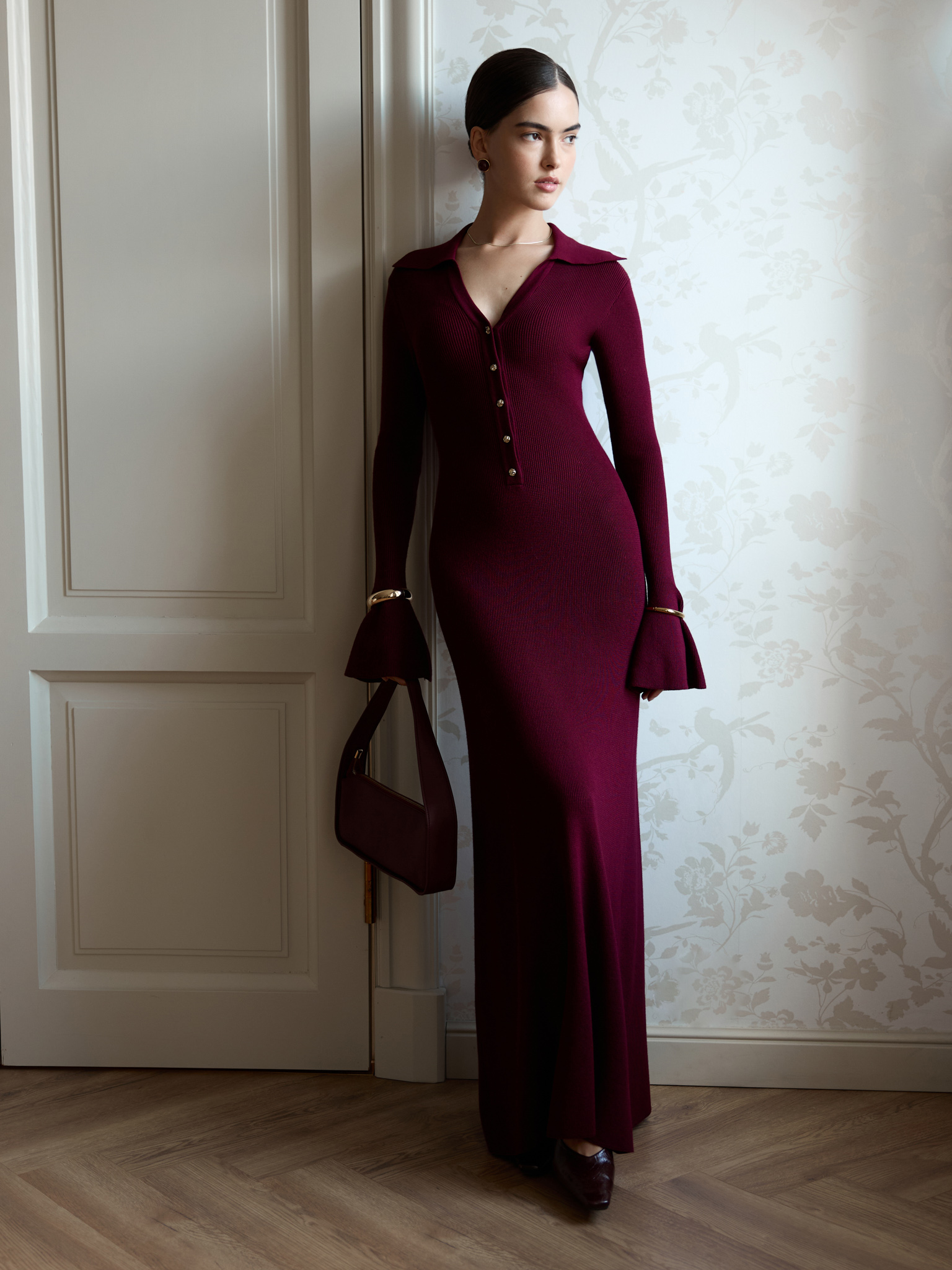 Rib-knit maxi dress with voluminous cuffs and button fastening