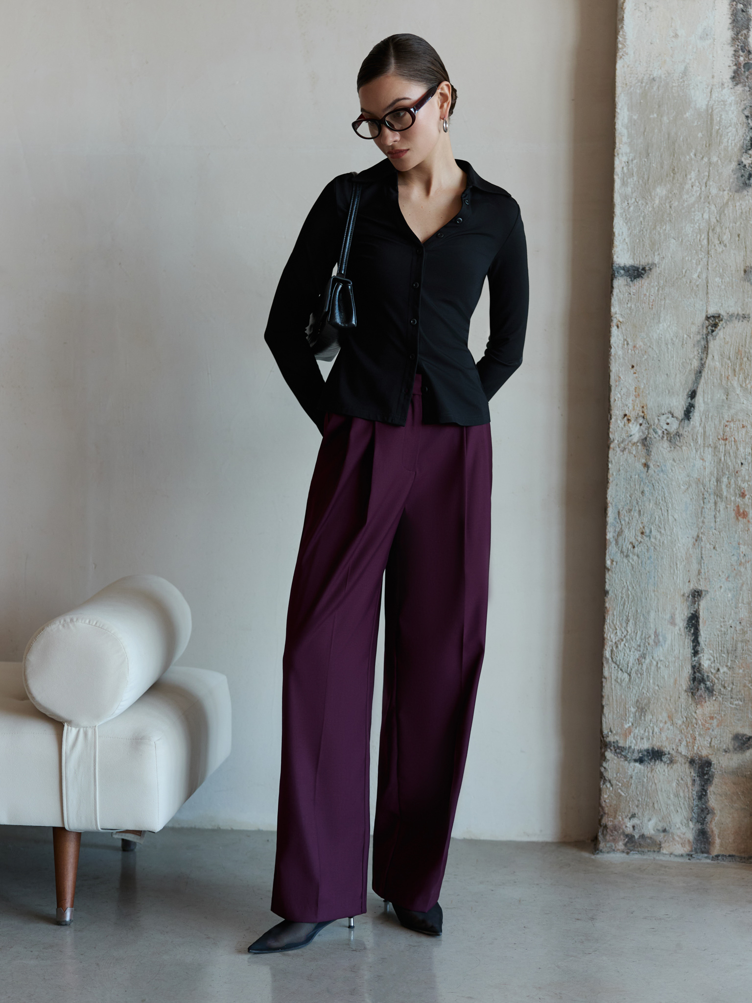 Fitted blouse with triangular collar