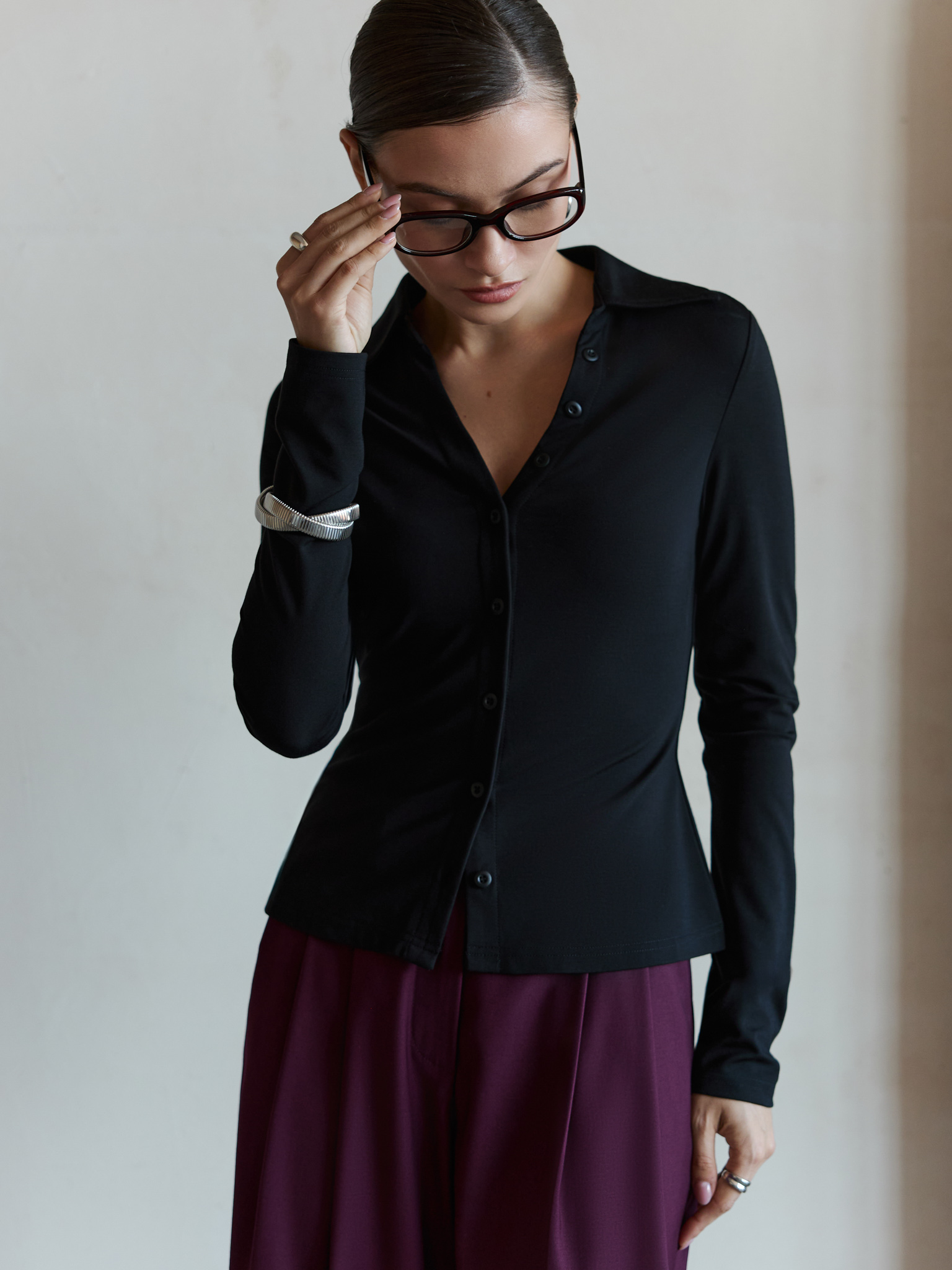 Fitted blouse with triangular collar