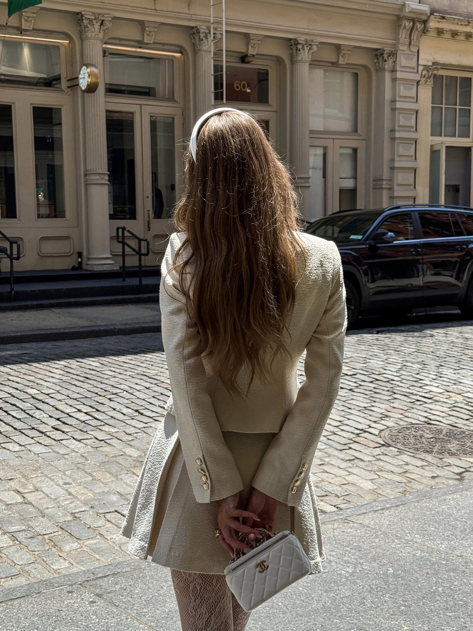 Straight jacket with stand-up collar and large buttons