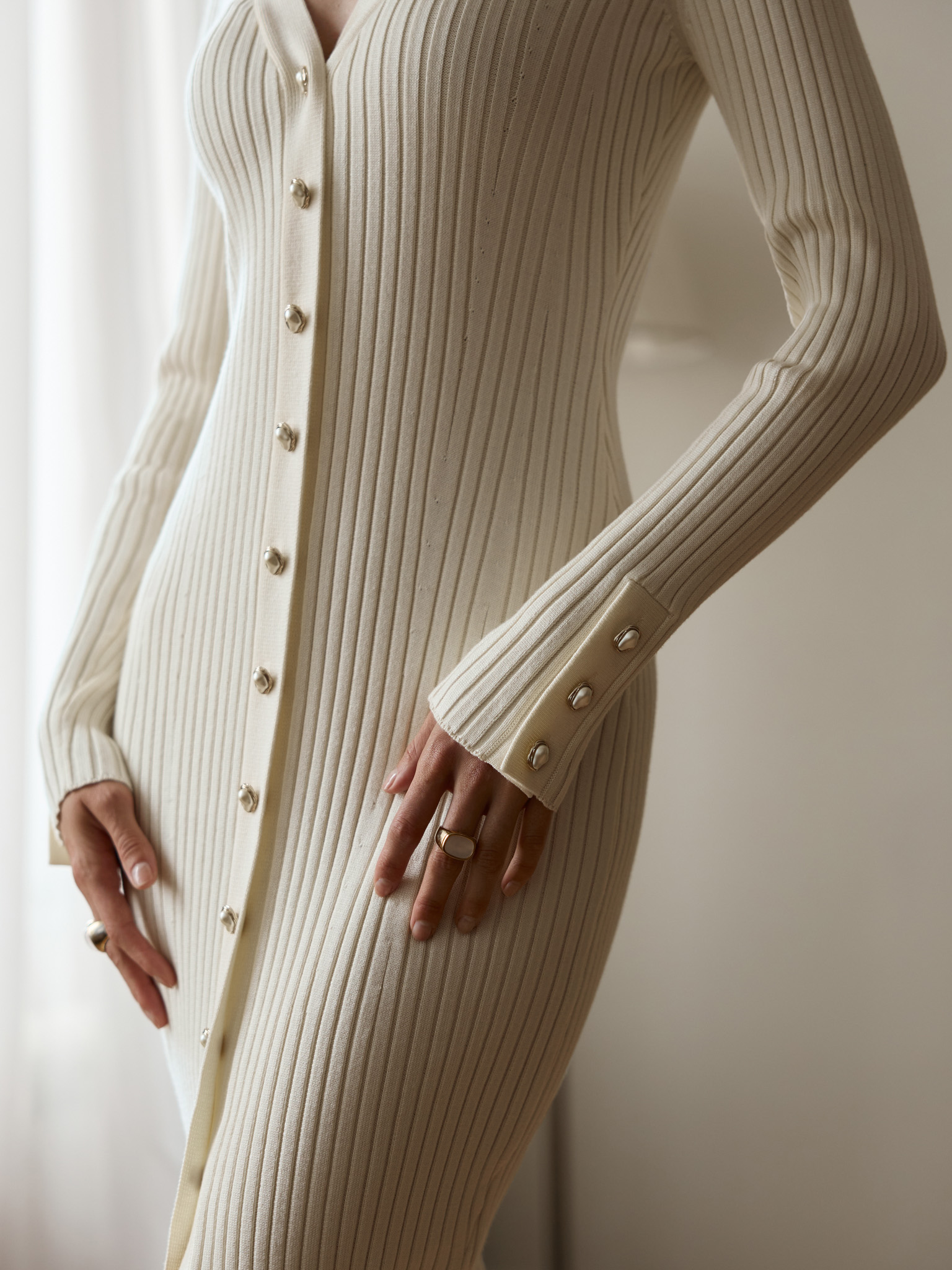 Viscose midi dress with golden buttons