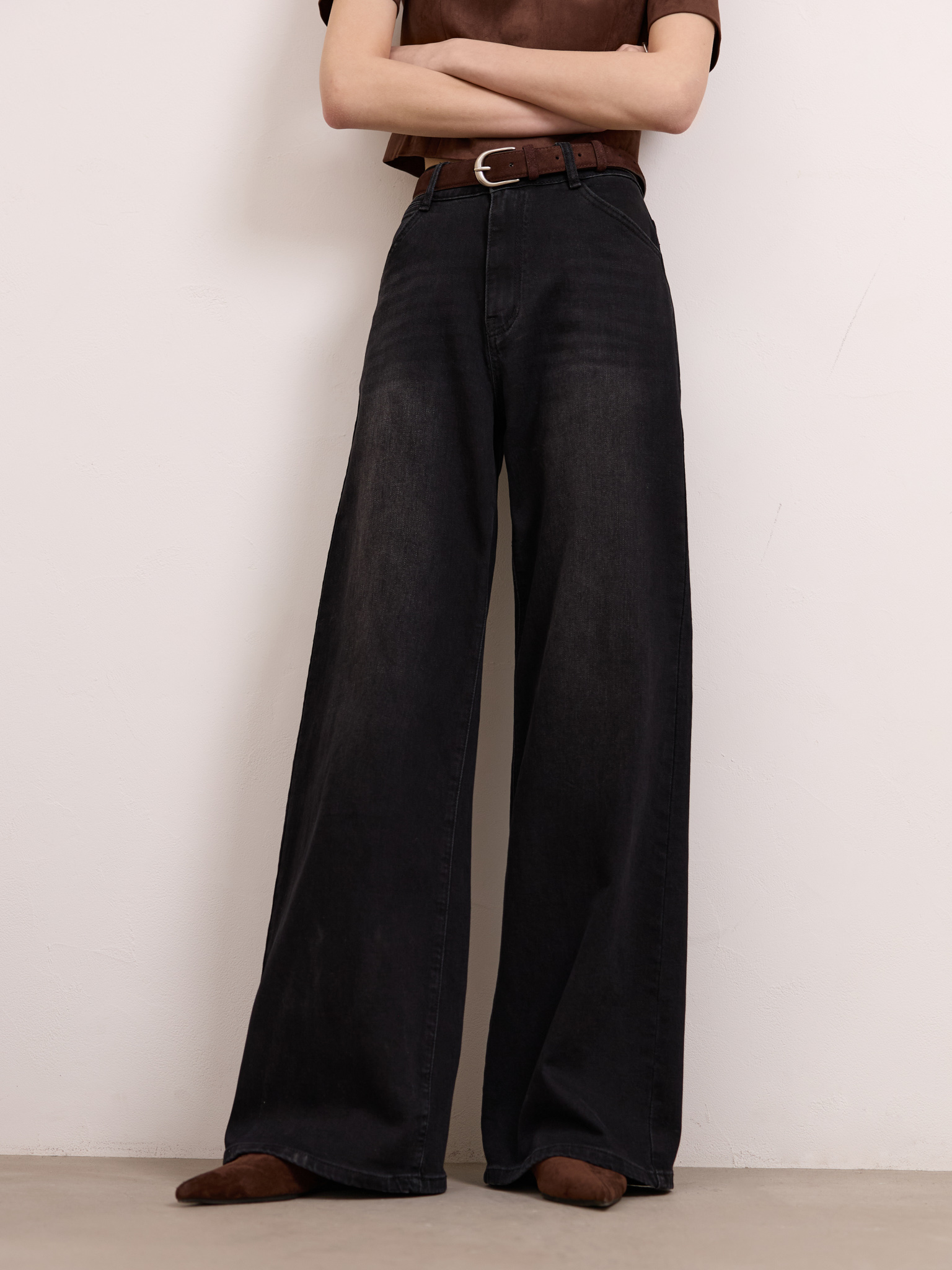 Flared mid-rise jeans 