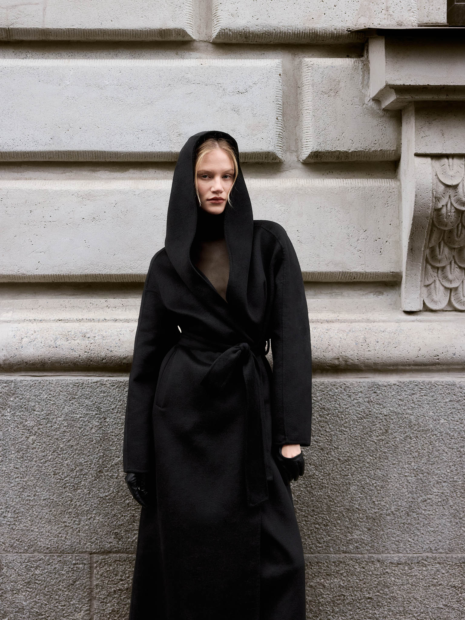 Woollen maxi coat with a hood