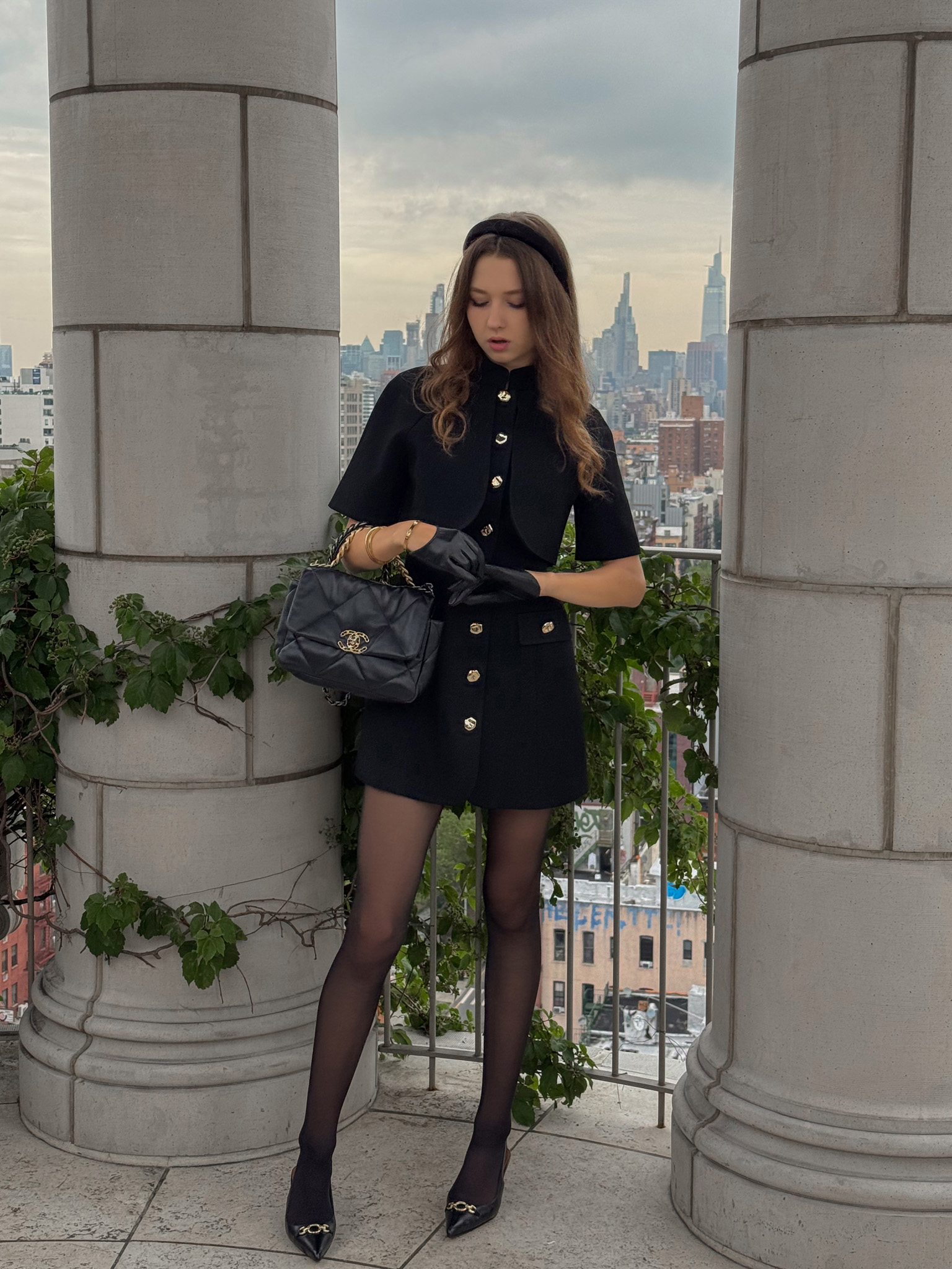 Mini robe avec col montant et imitation cape