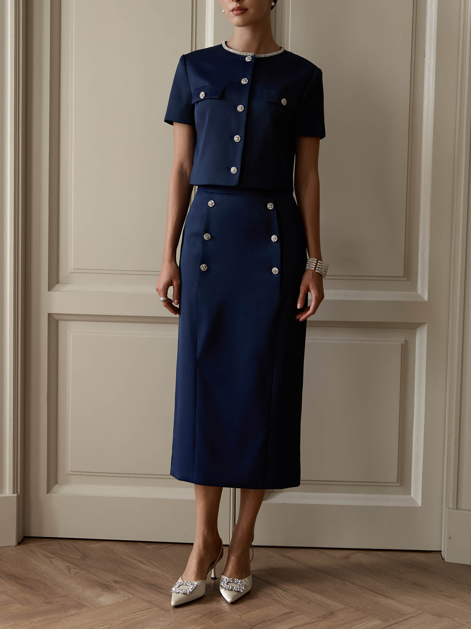 Prosta spódnica midi z guzikami z dżetami