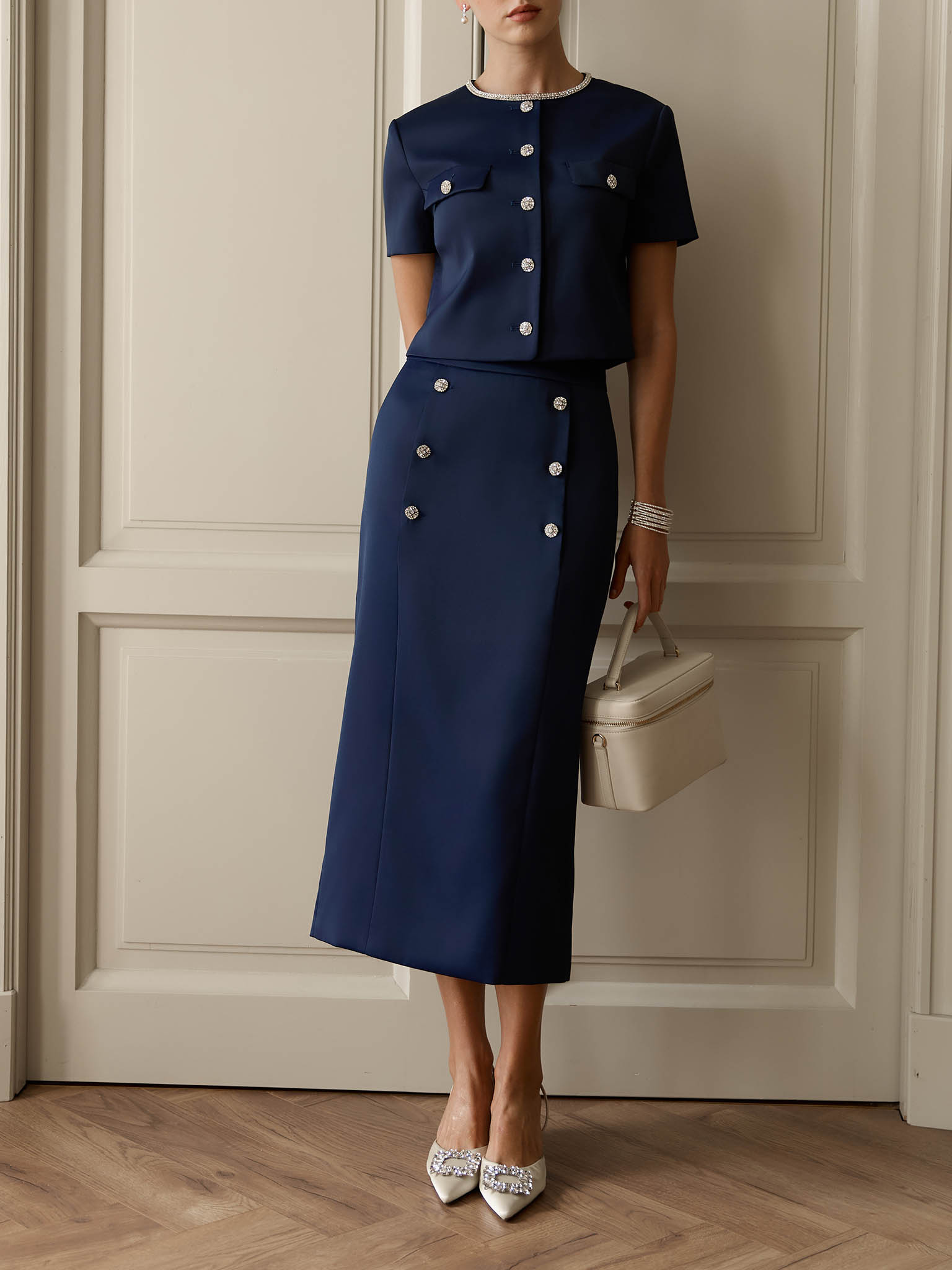 Prosta spódnica midi z guzikami z dżetami