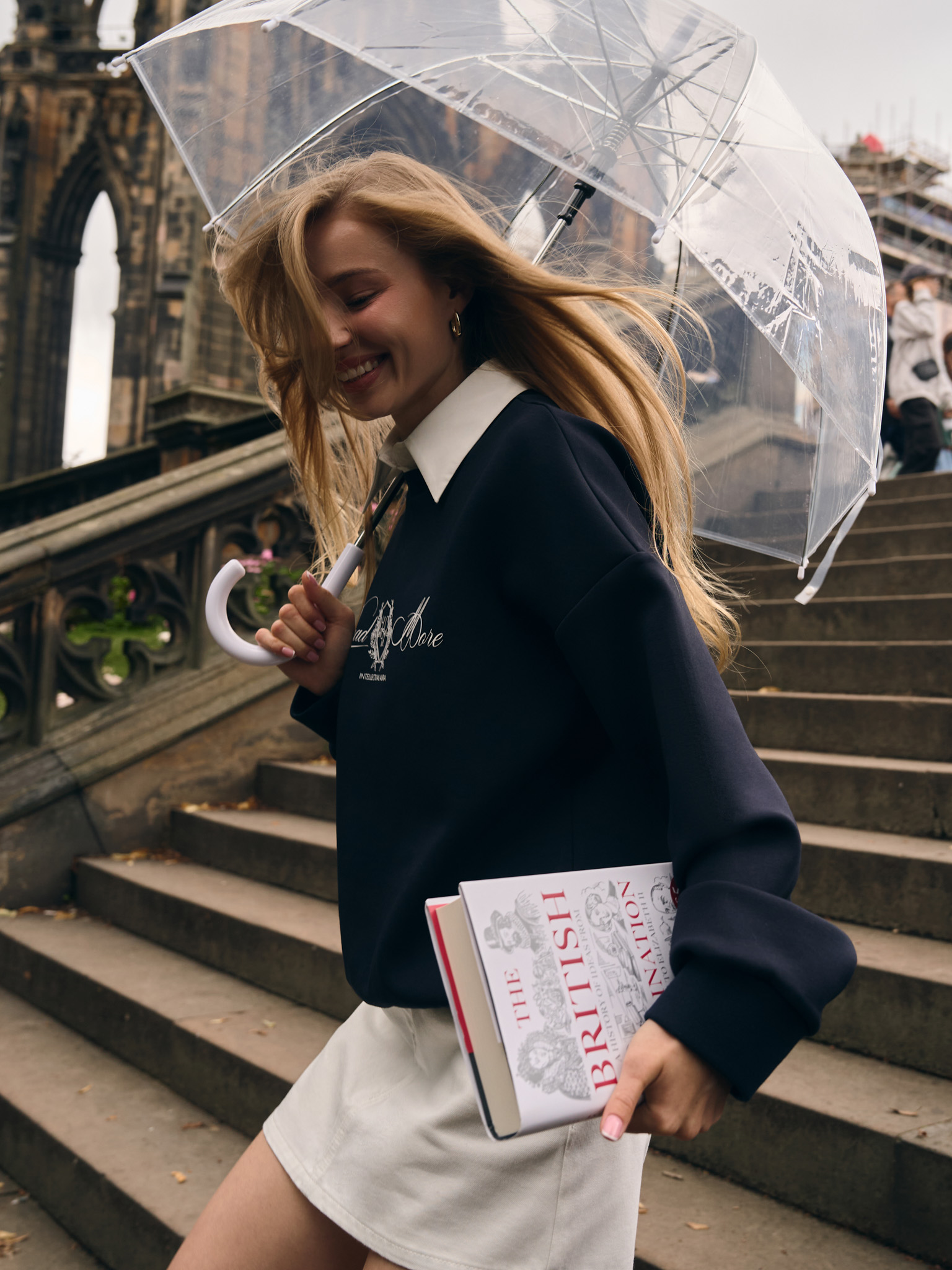 Loose sweatshirt with detachable collar