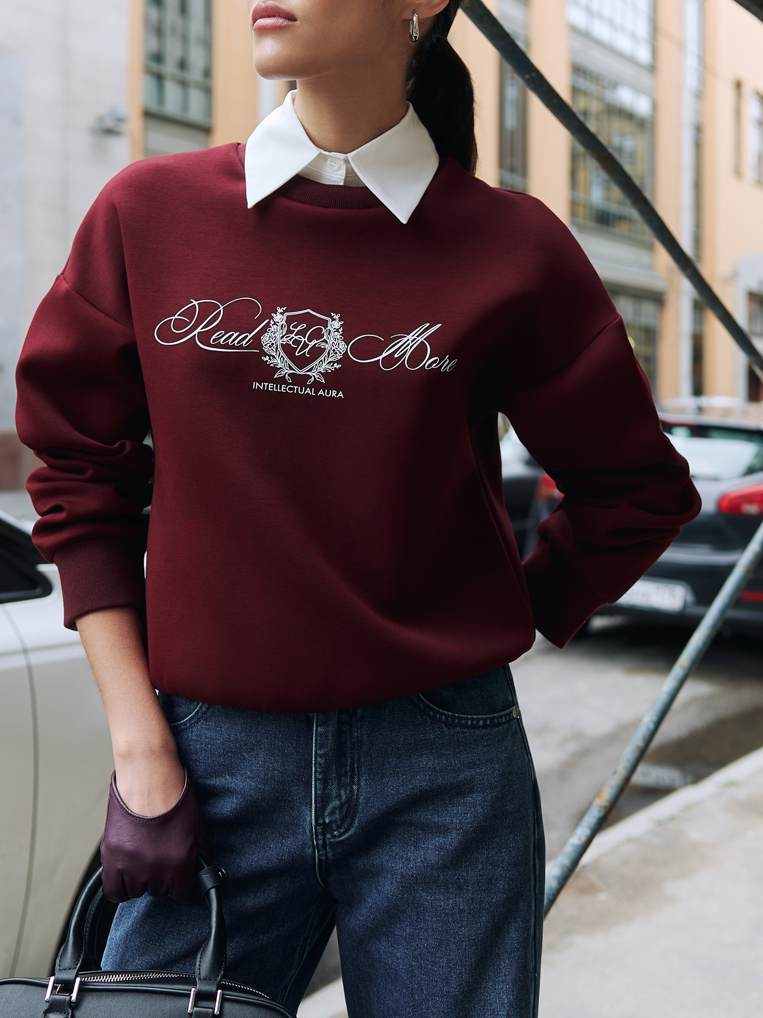 Loose sweatshirt with detachable collar