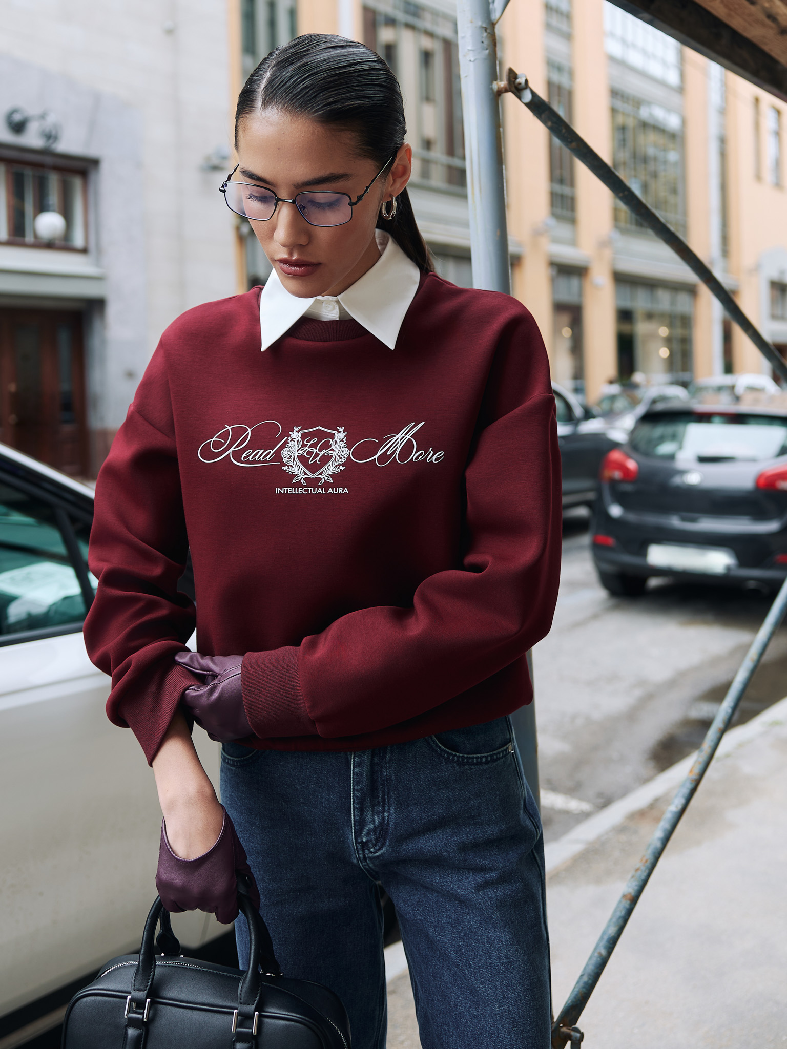 Loose sweatshirt with detachable collar