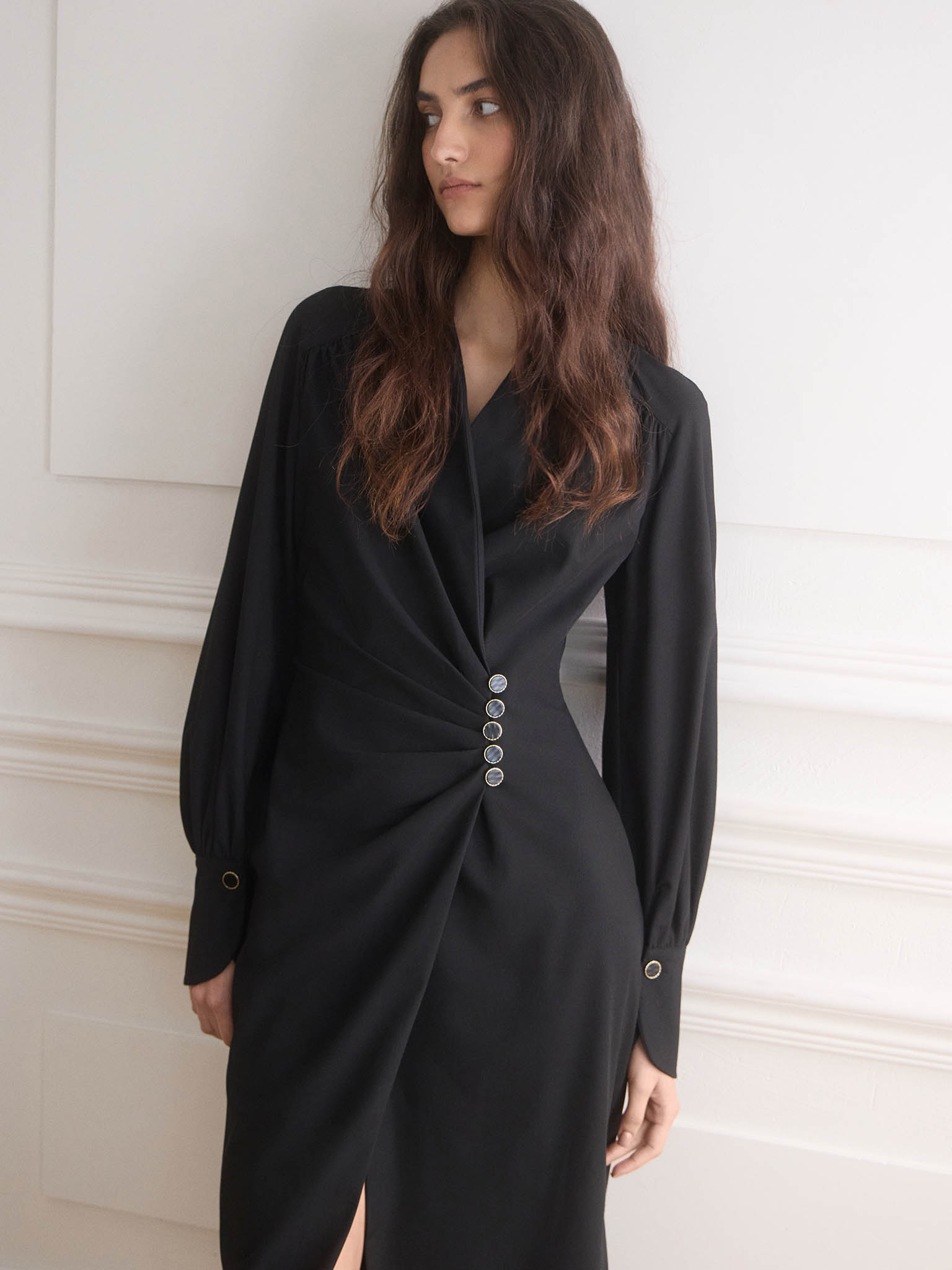 Midi dress with buttons at the waist