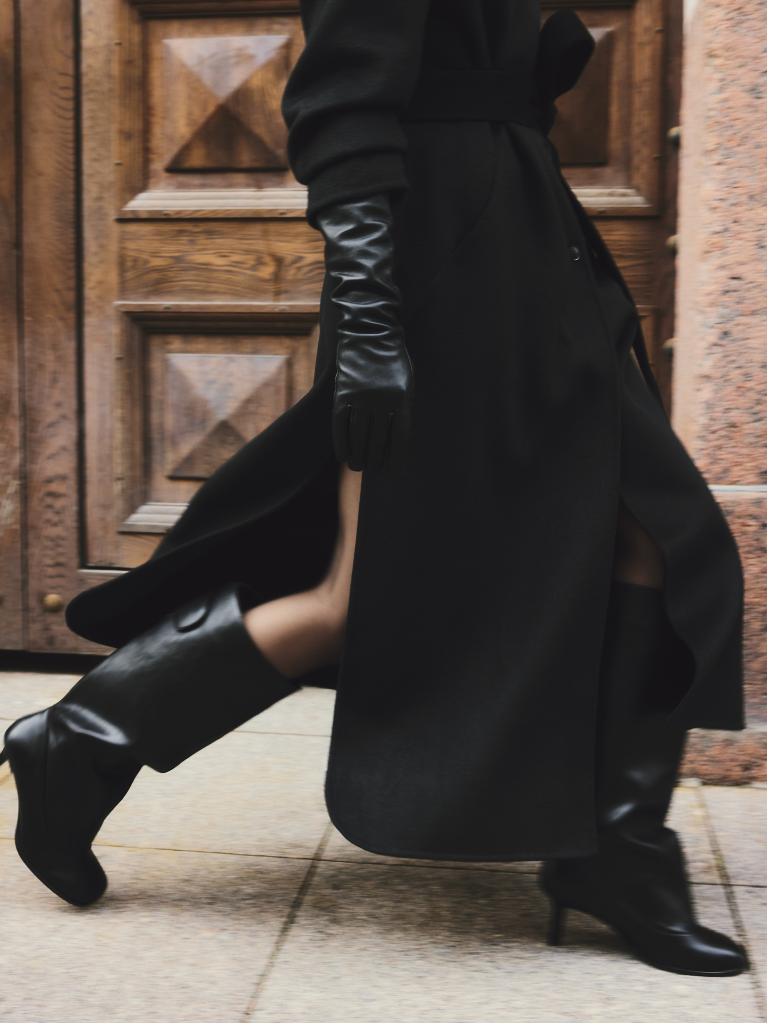 Straight woollen maxi coat with side slits