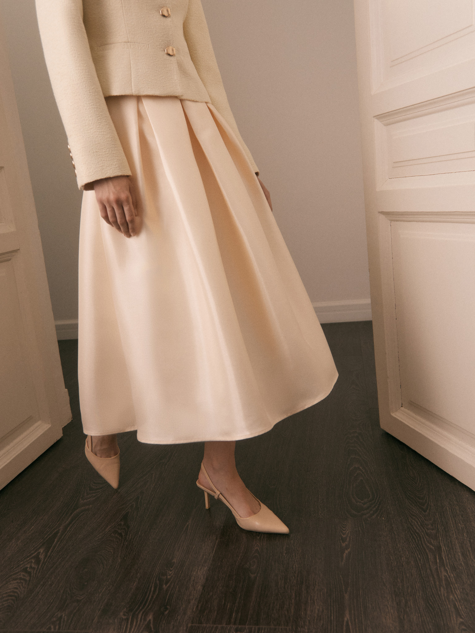 Flared maxi skirt with large pleats