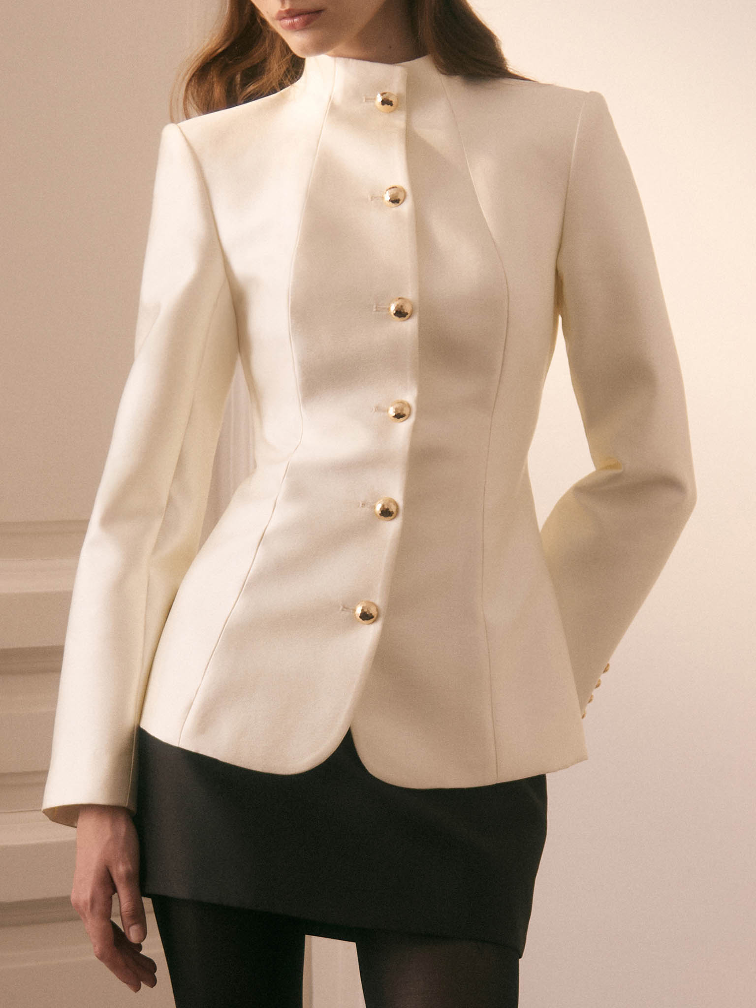 Fitted single-breasted jacket with large buttons