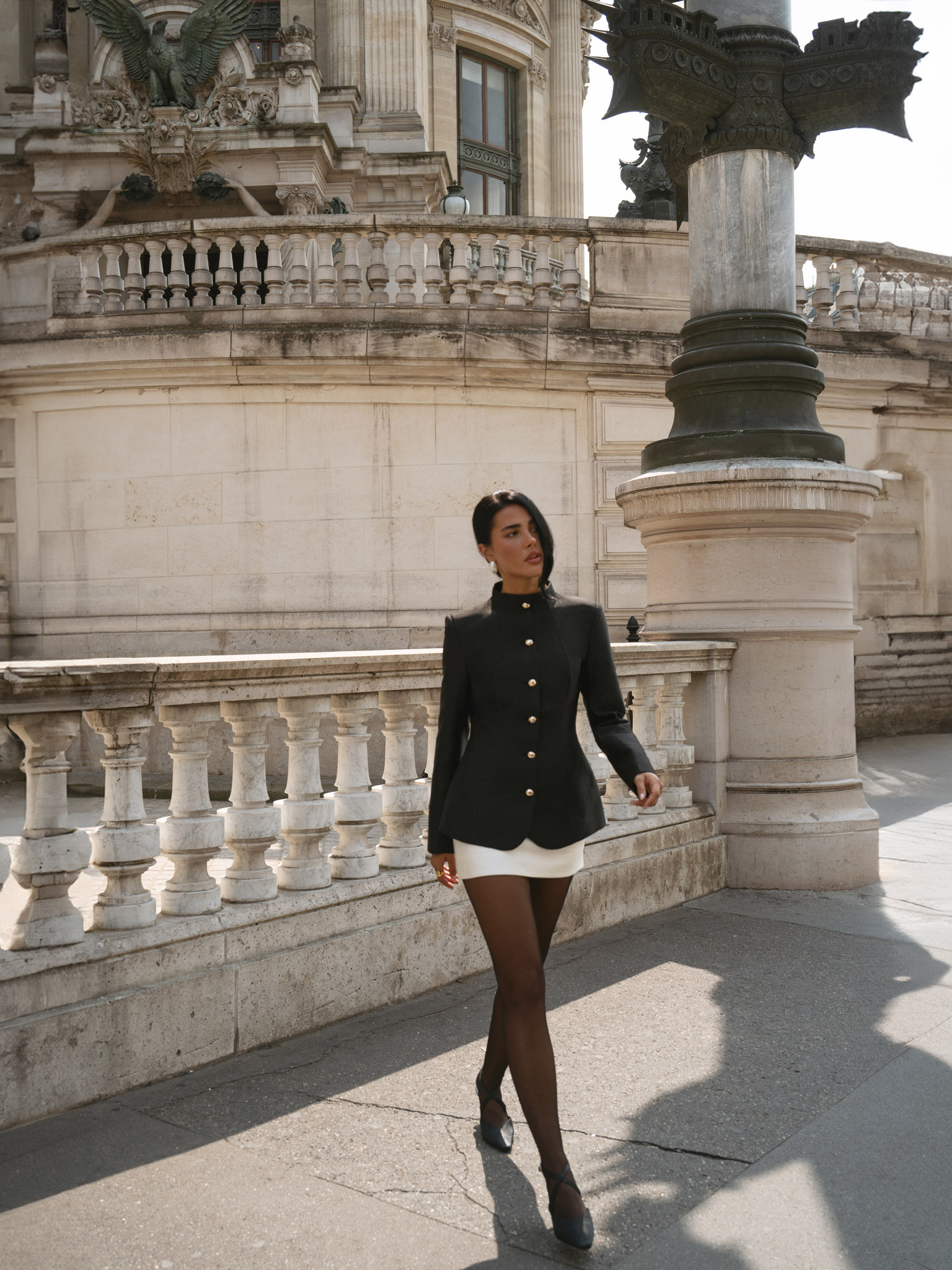 Fitted single-breasted jacket with large buttons