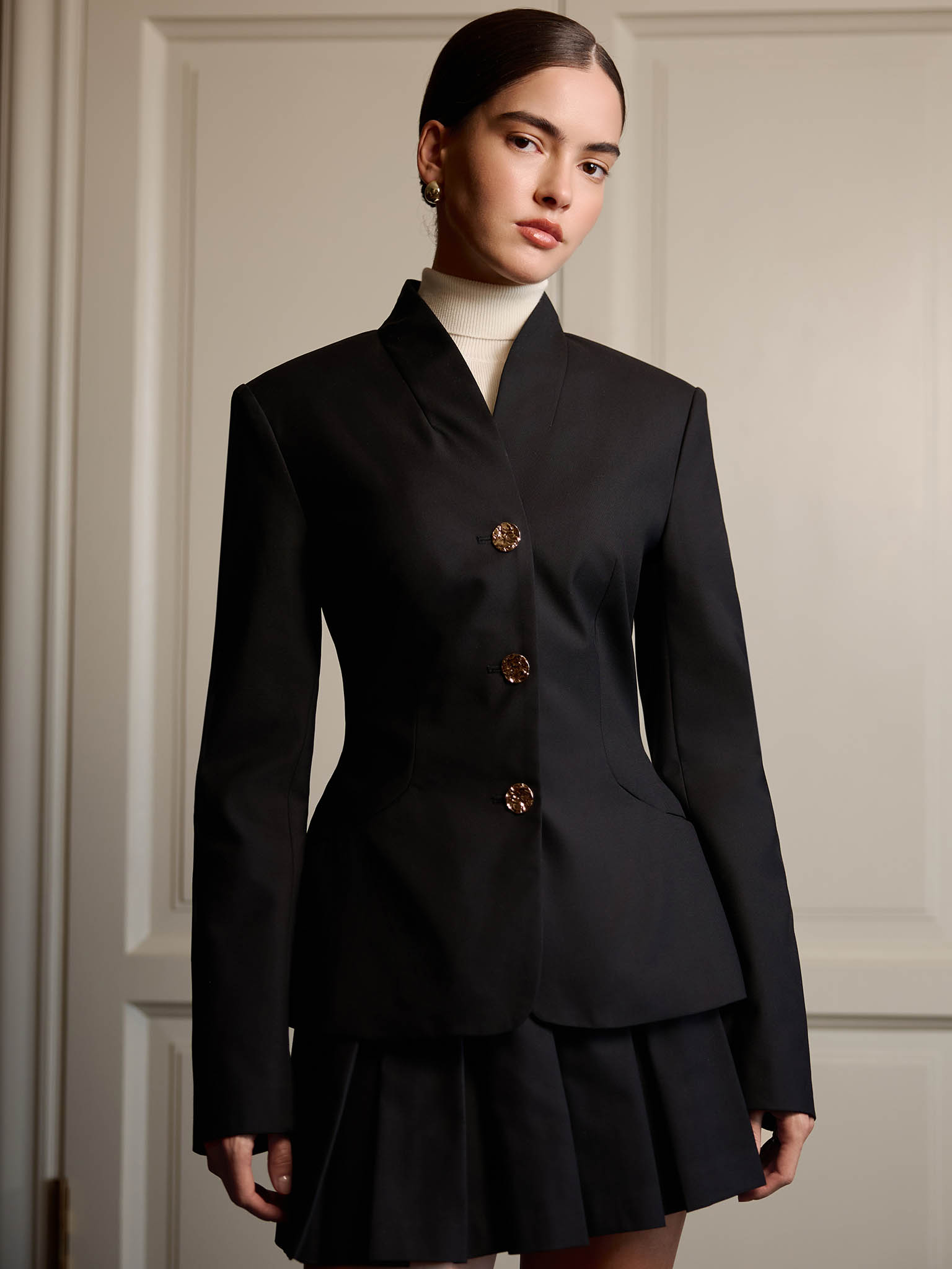 Однобортный жакет с крупными пуговицами